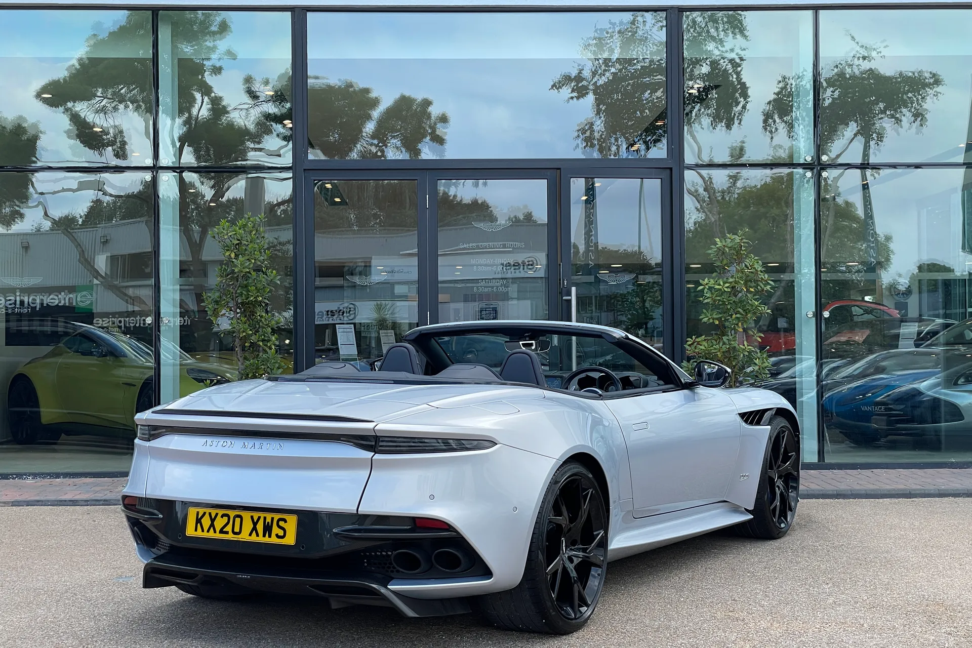 Aston Martin DBS thumbnail image number 15