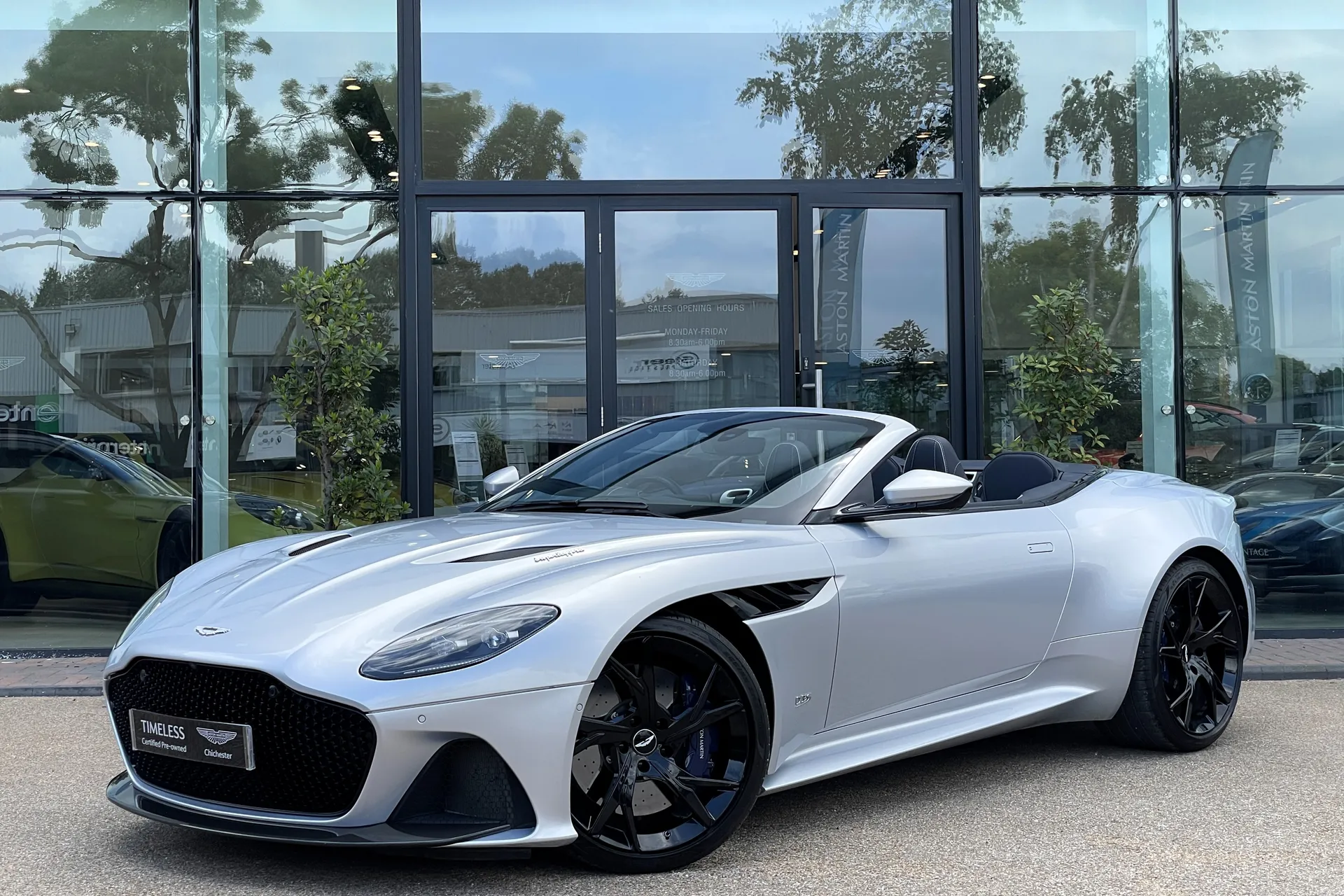 Aston Martin DBS thumbnail image number 12