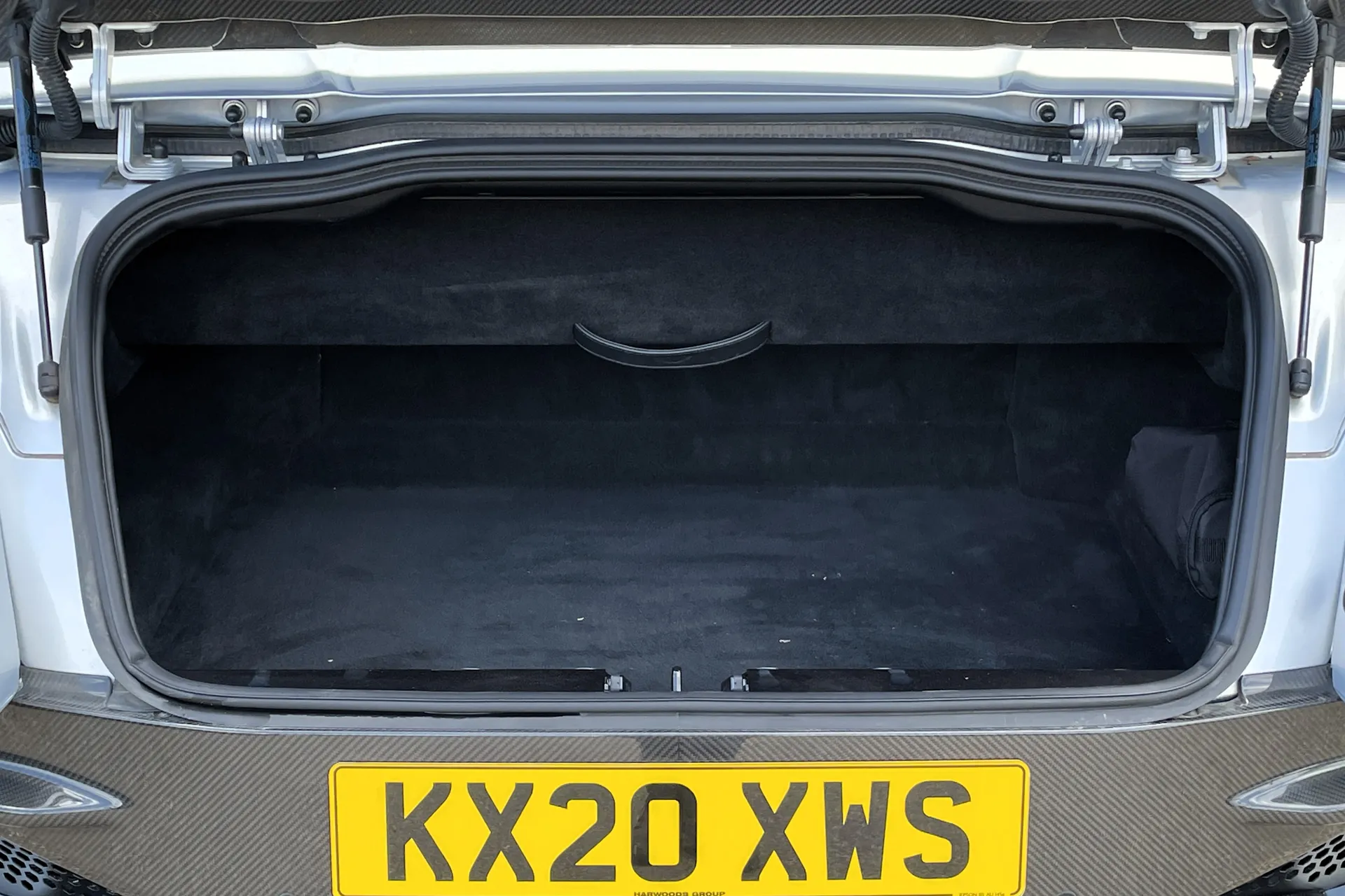 Aston Martin DBS thumbnail image number 21