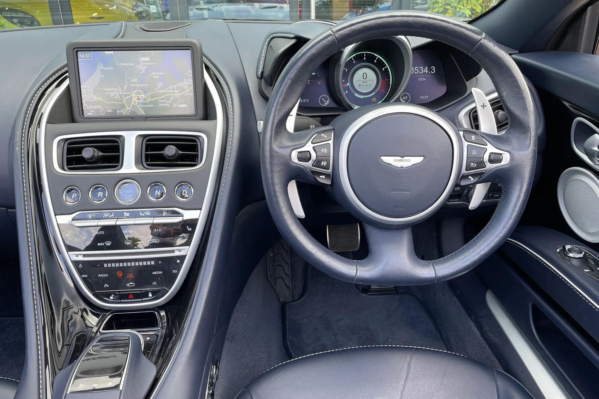 Aston Martin DBS thumbnail image number 36