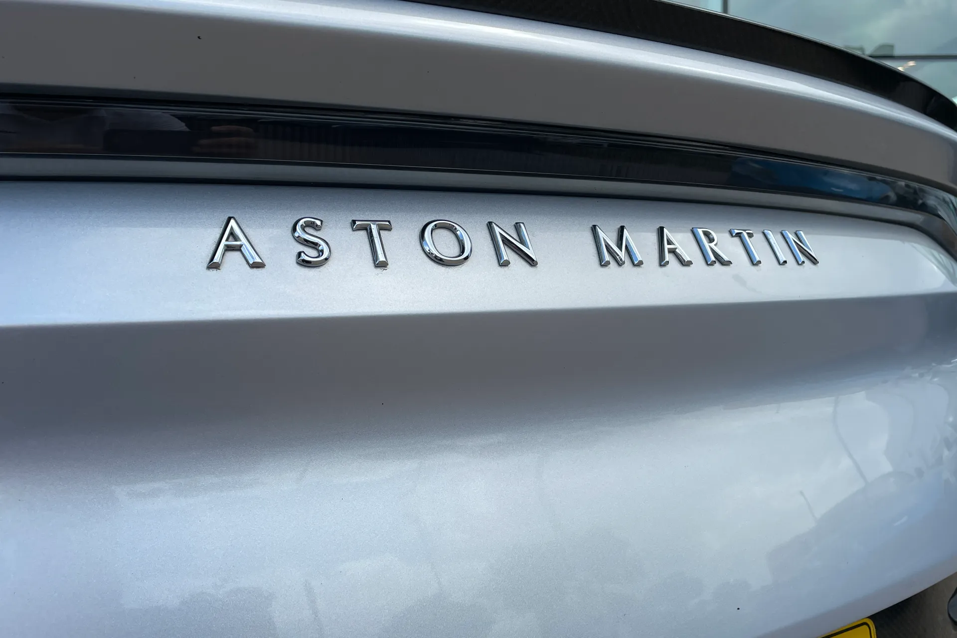 Aston Martin DBS thumbnail image number 18