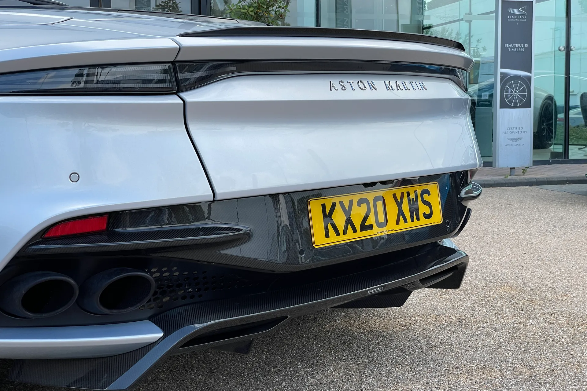 Aston Martin DBS thumbnail image number 17