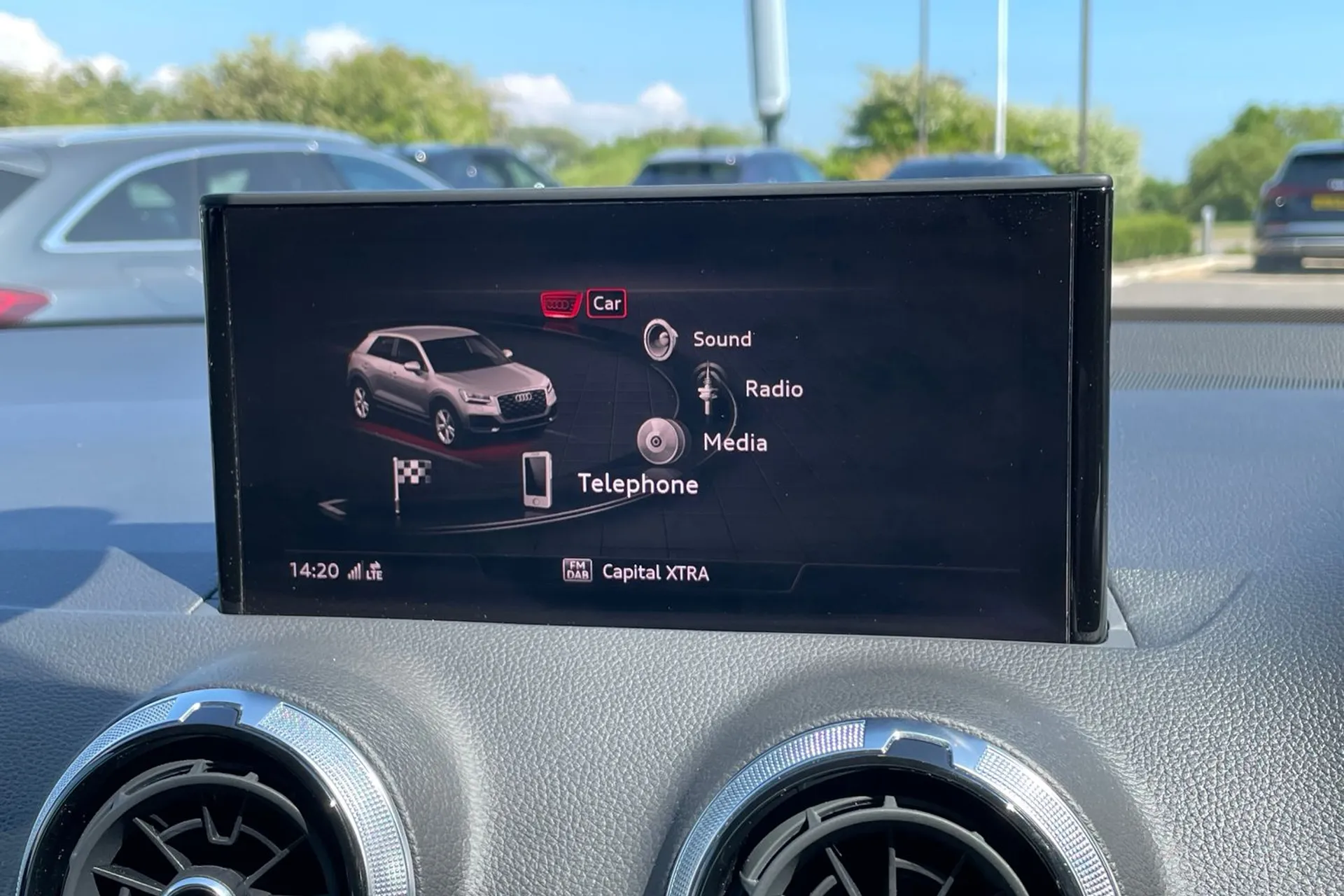 Audi Q2 thumbnail image number 31