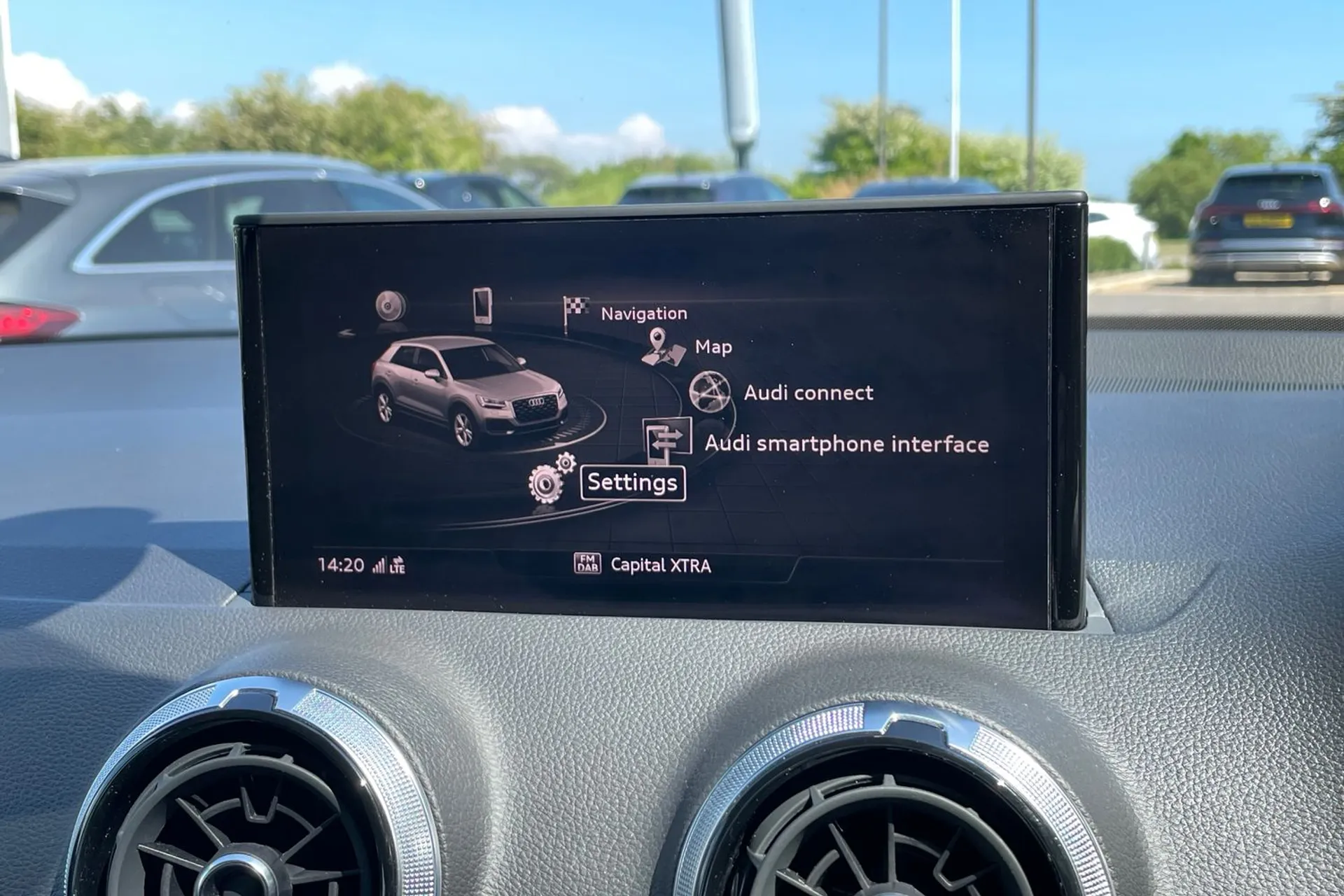 Audi Q2 thumbnail image number 33