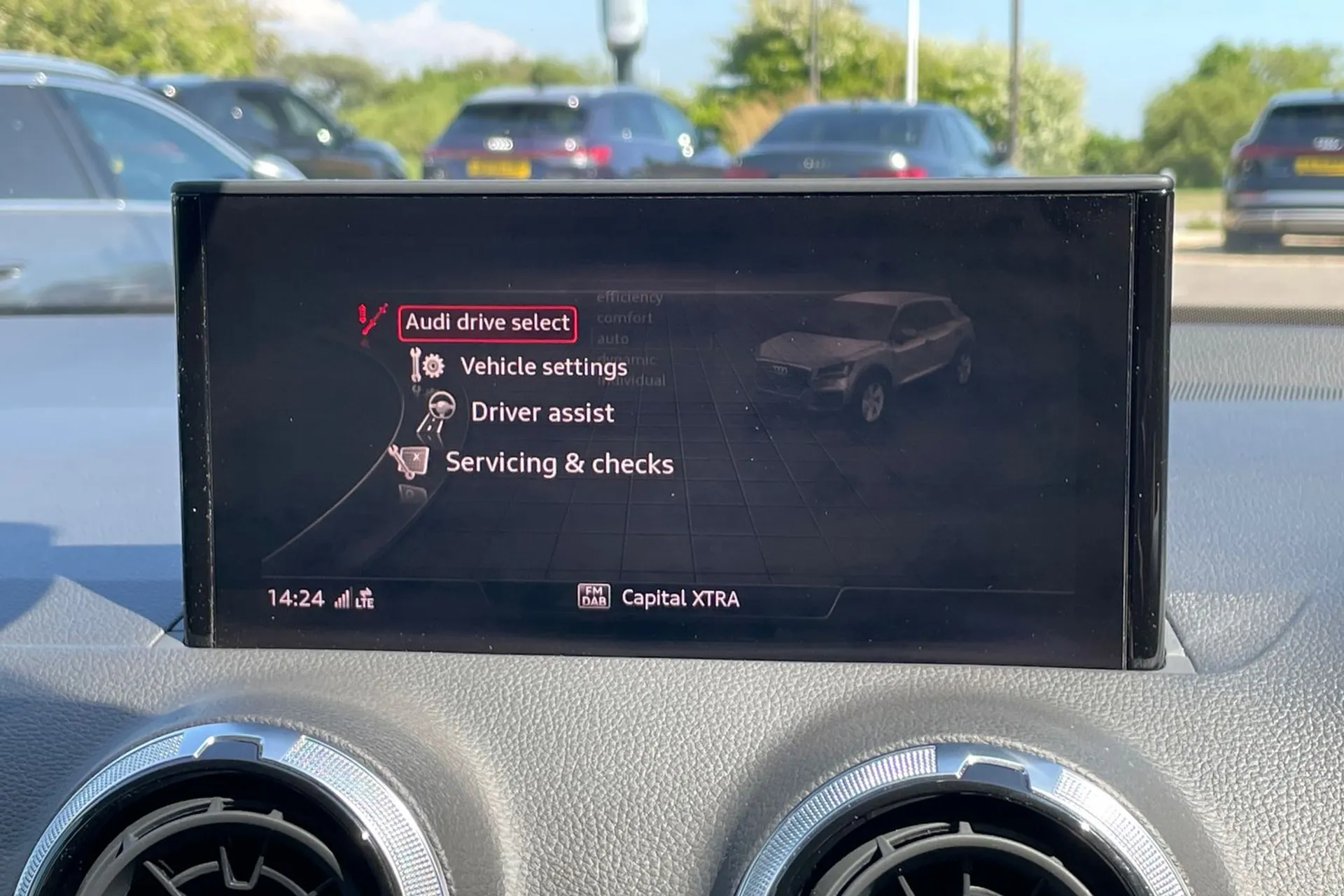 Audi Q2 thumbnail image number 42