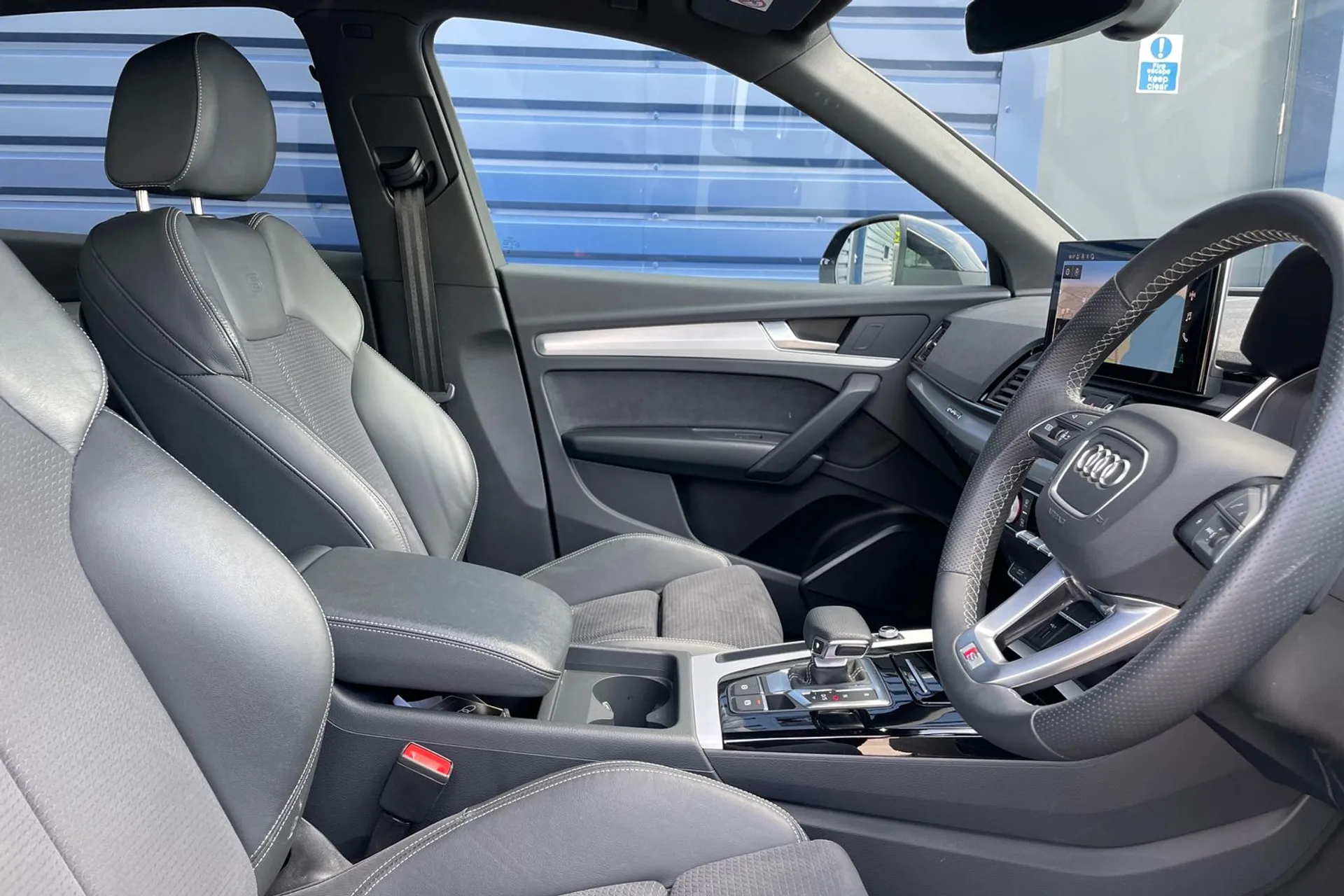 Audi Q5 thumbnail image number 24