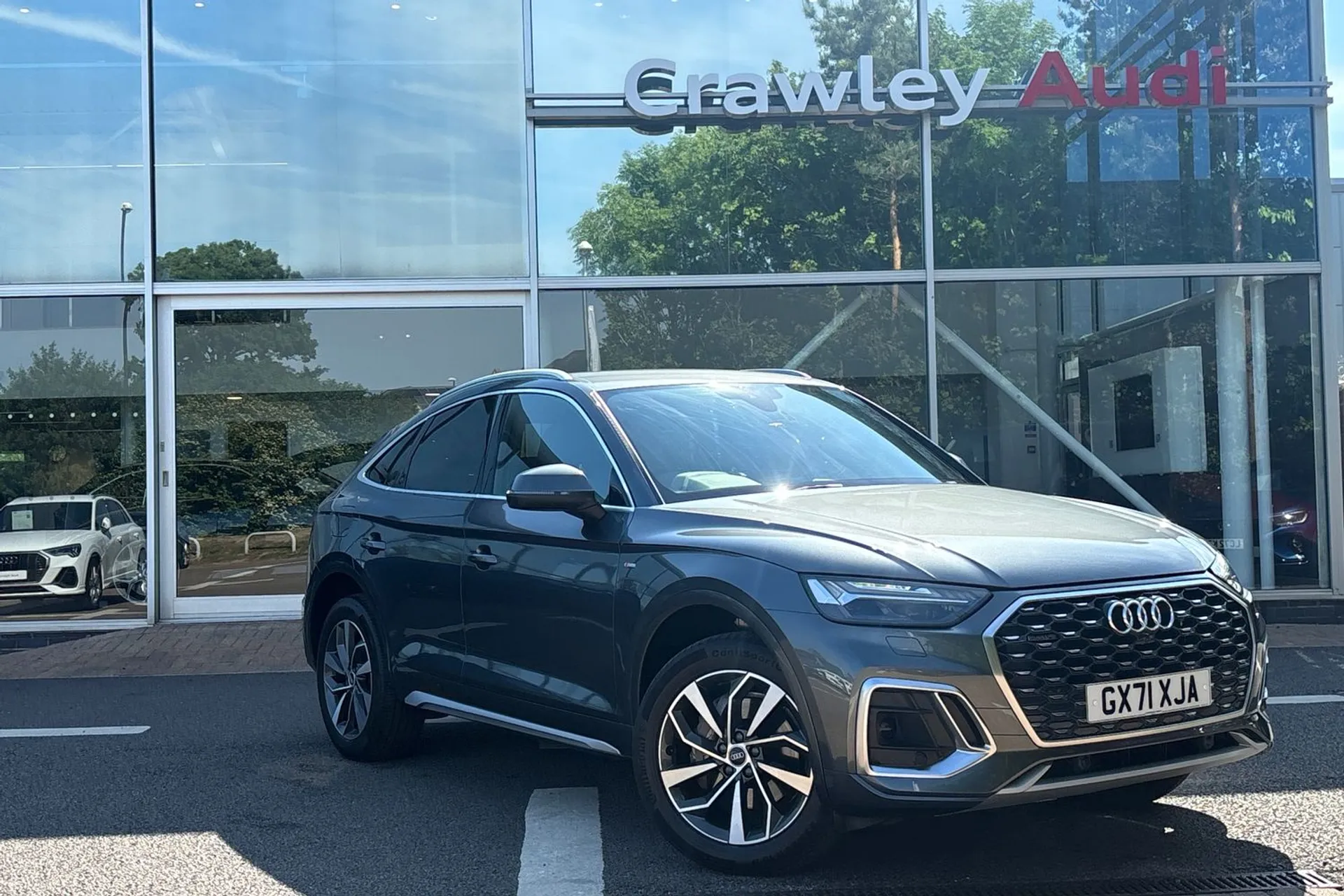 Audi Q5 focused image
