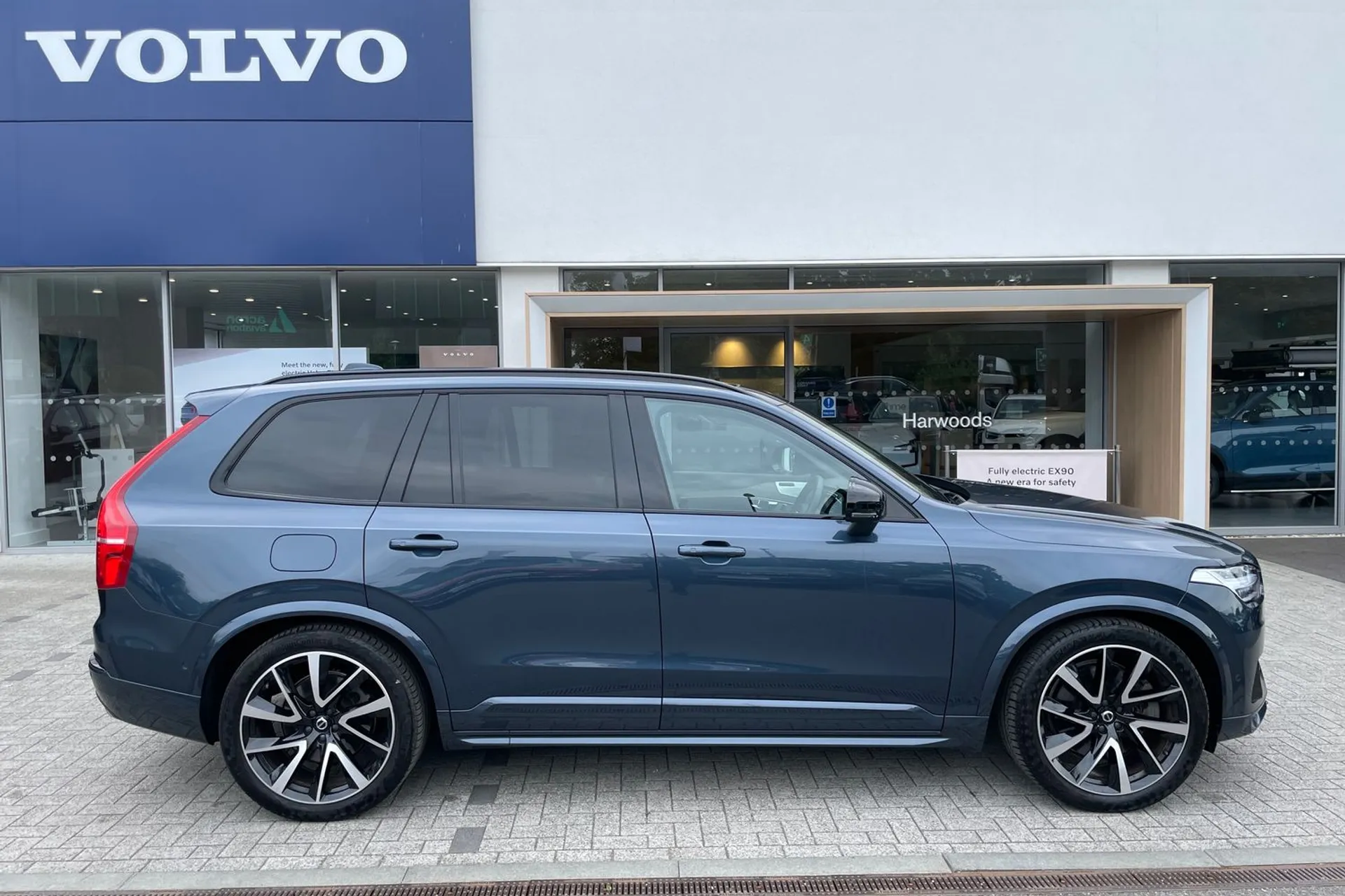 Volvo XC90 thumbnail image number 2