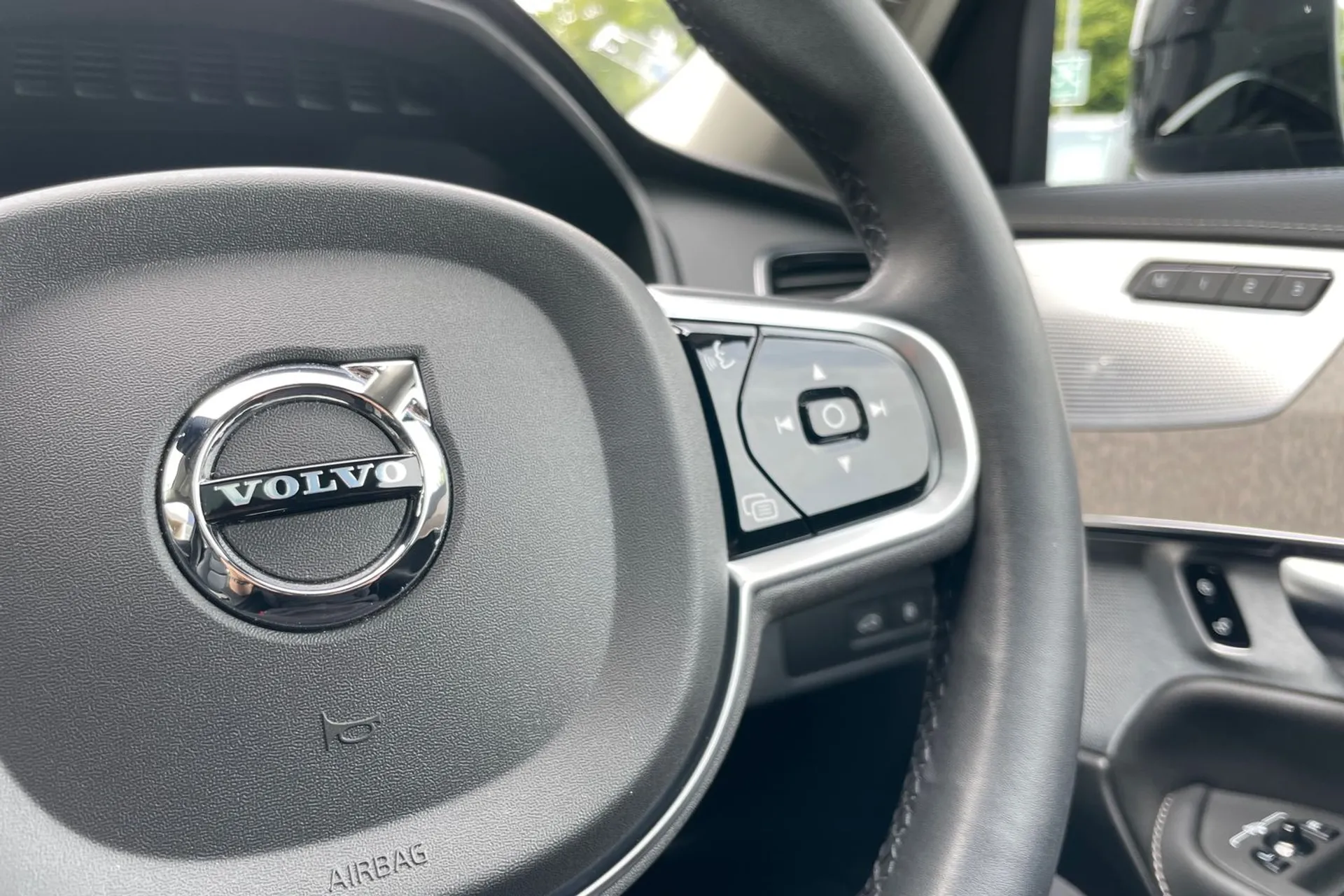 Volvo XC90 thumbnail image number 38