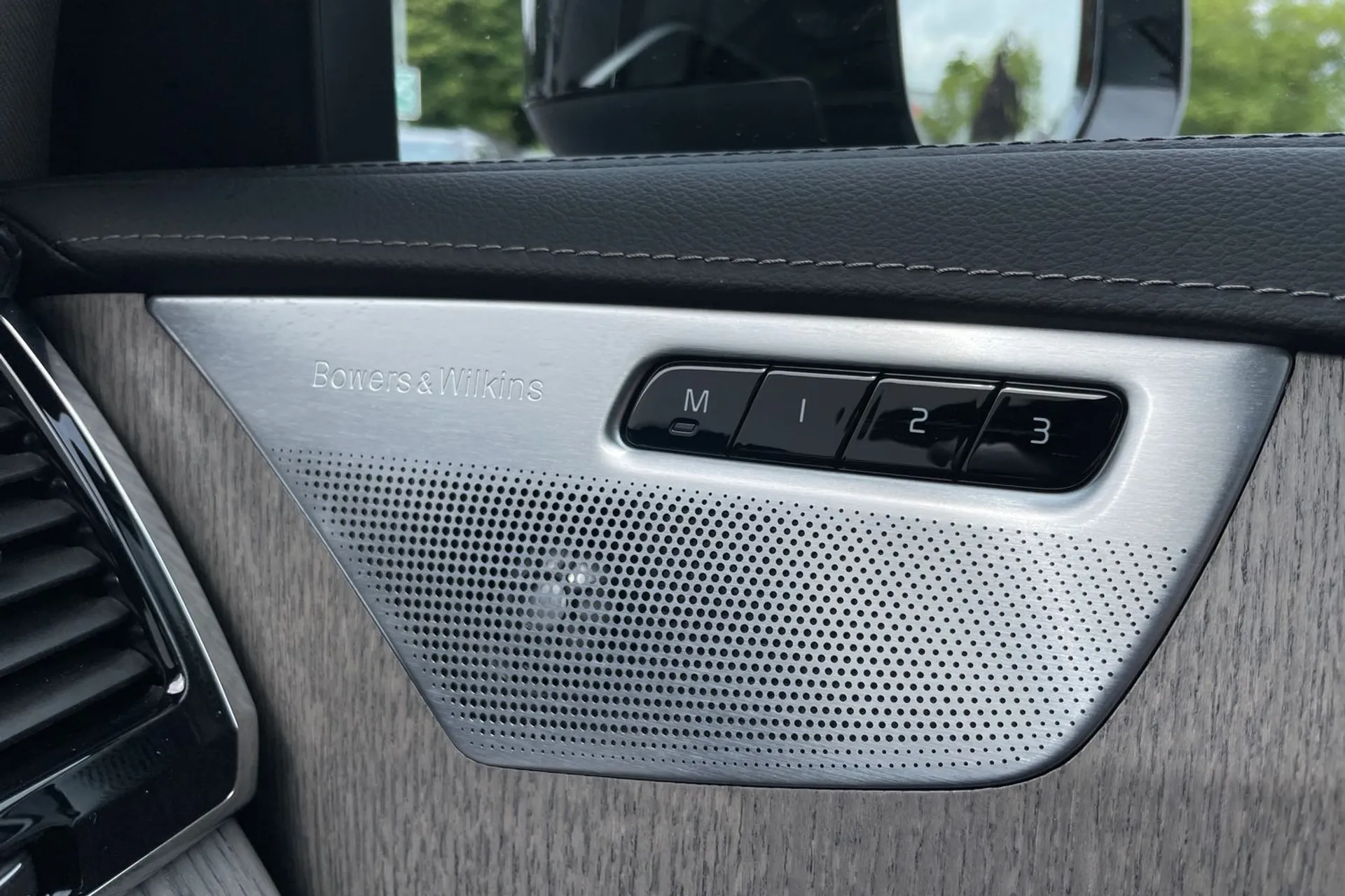 Volvo XC90 thumbnail image number 45