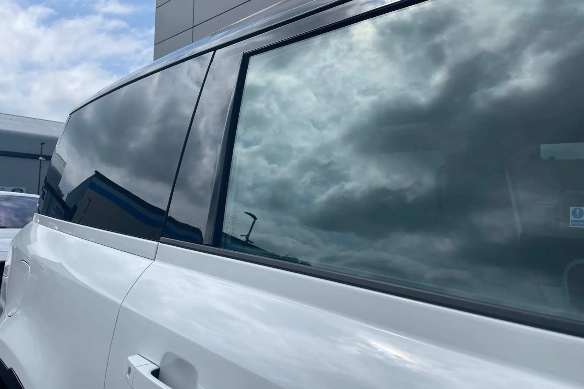 LAND ROVER DEFENDER thumbnail image number 24