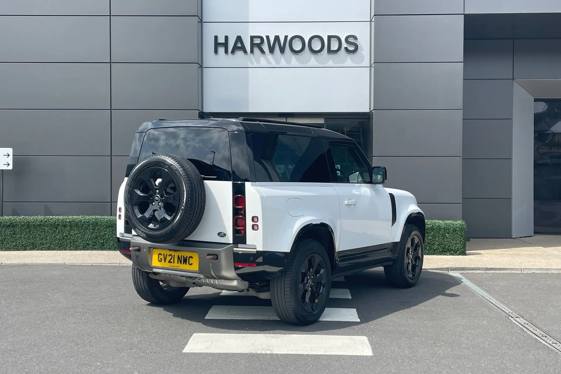 LAND ROVER DEFENDER thumbnail image number 6