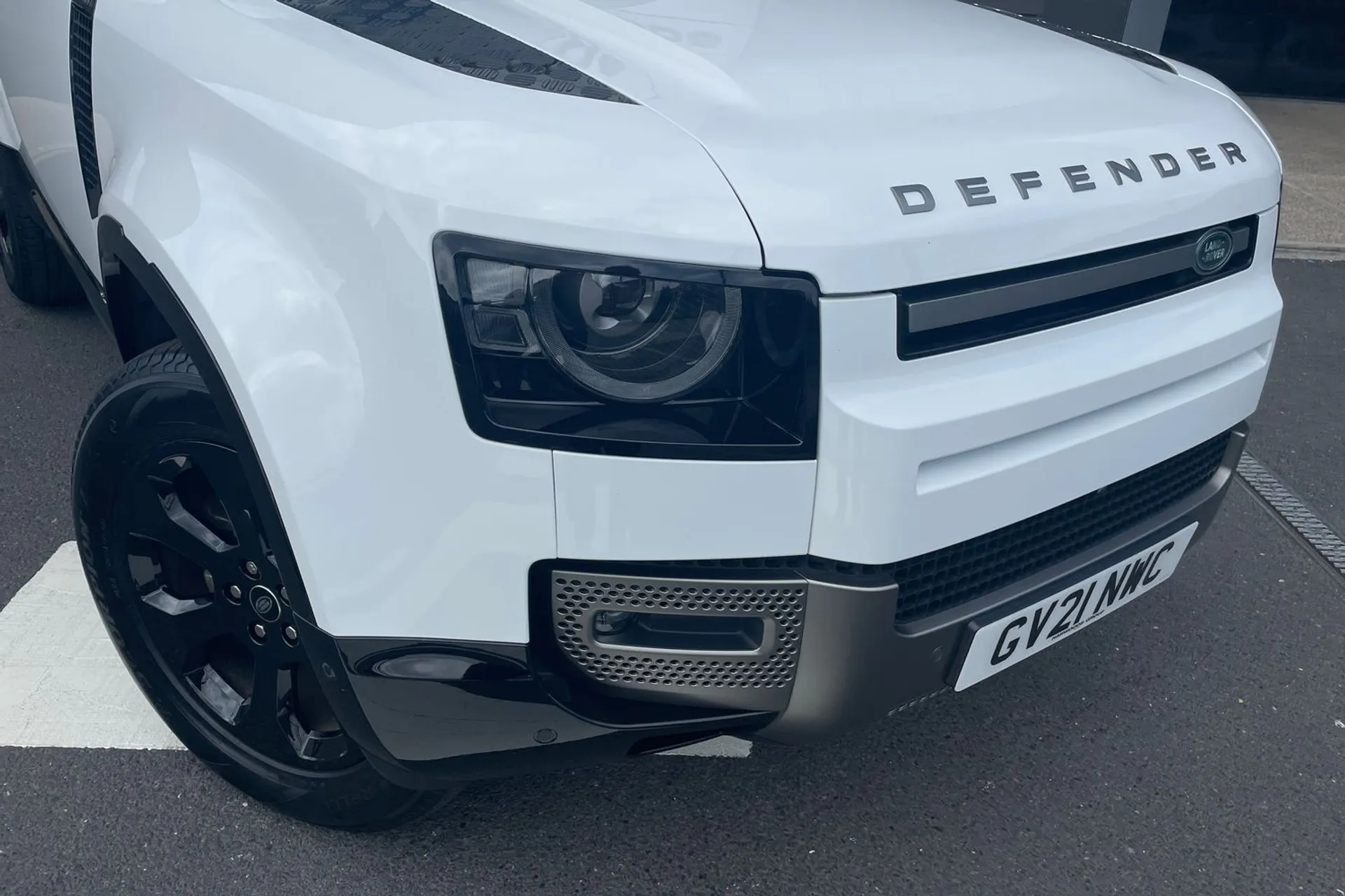 LAND ROVER DEFENDER thumbnail image number 21