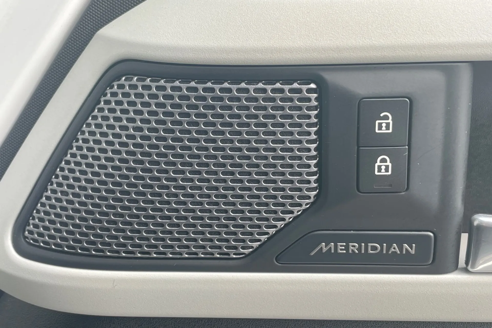 LAND ROVER DEFENDER thumbnail image number 53