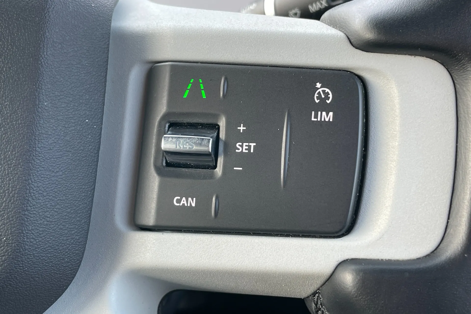 LAND ROVER DEFENDER thumbnail image number 48