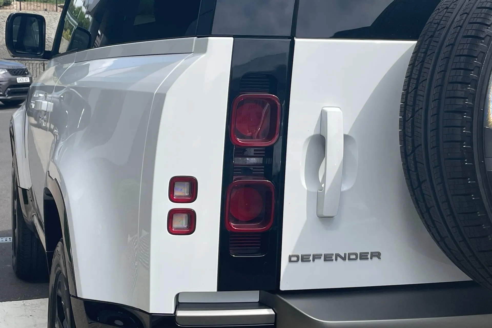 LAND ROVER DEFENDER thumbnail image number 29