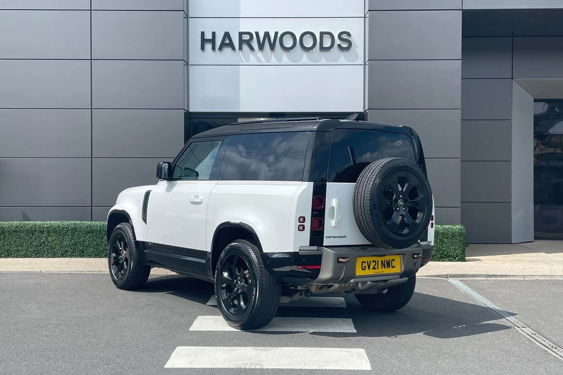 LAND ROVER DEFENDER thumbnail image number 9