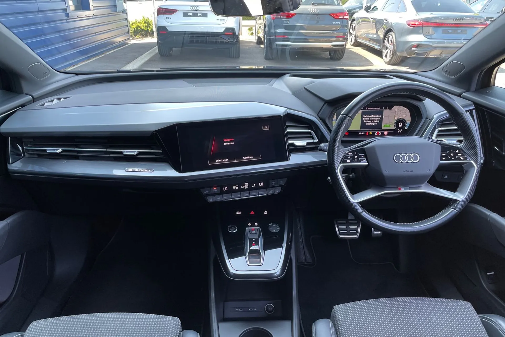 Audi Q4 thumbnail image number 3