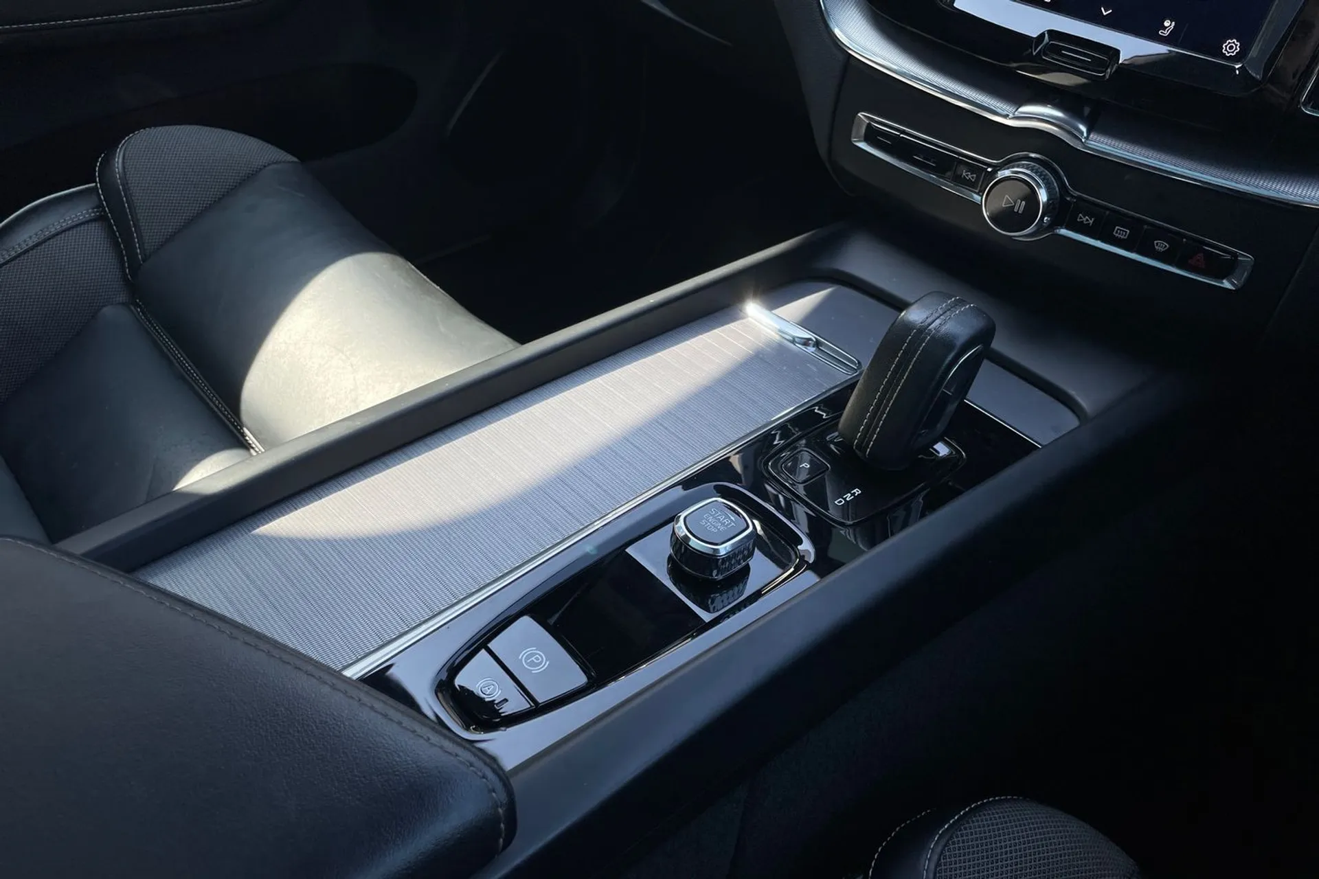Volvo XC60 thumbnail image number 44