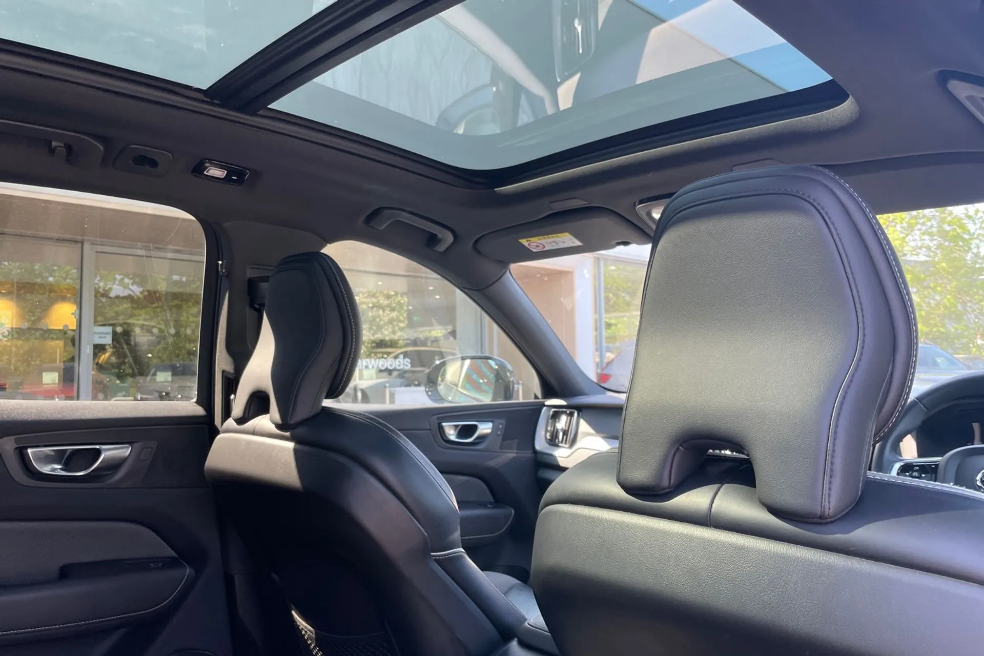 Volvo XC60 thumbnail image number 25