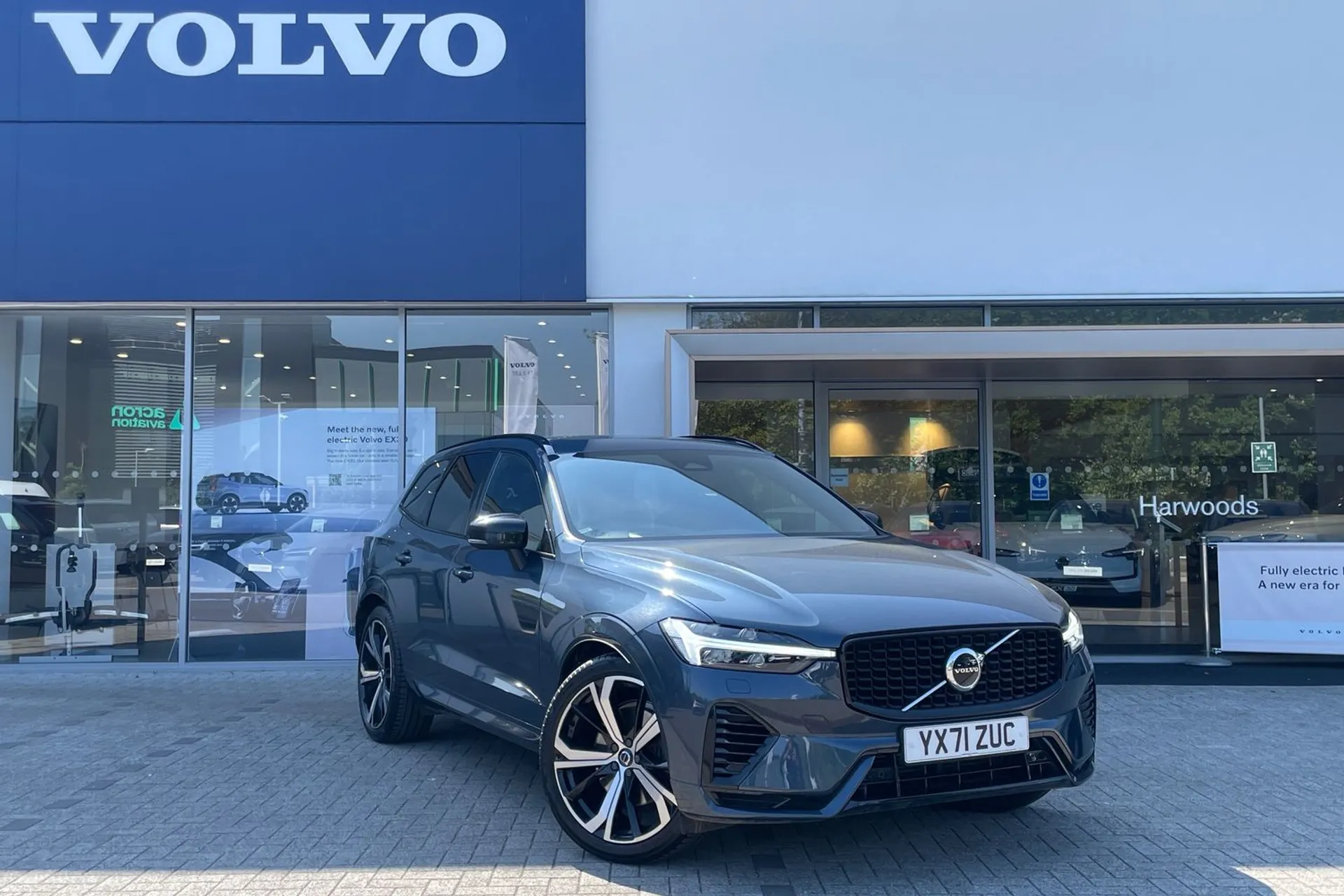 Volvo XC60 focused image