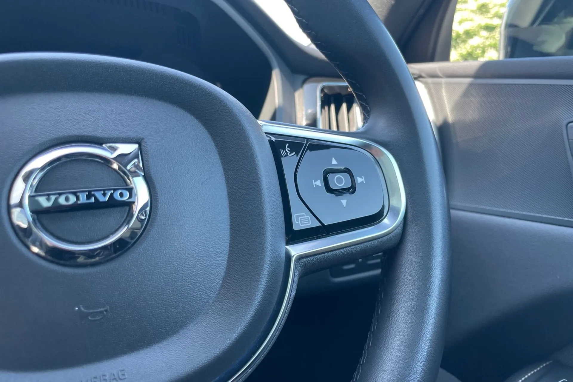 Volvo XC60 thumbnail image number 38