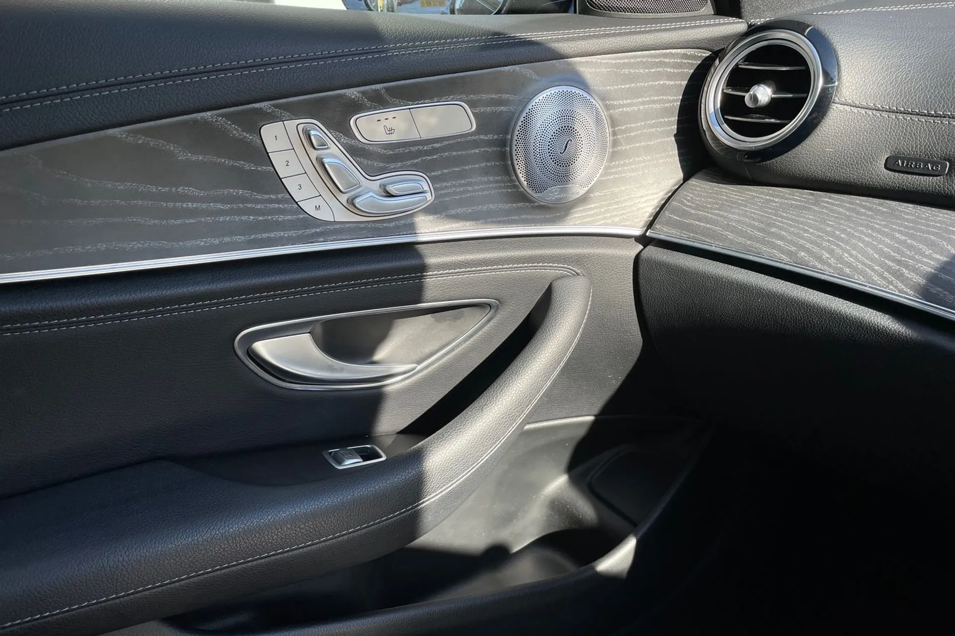 MERCEDES-BENZ E CLASS thumbnail image number 39