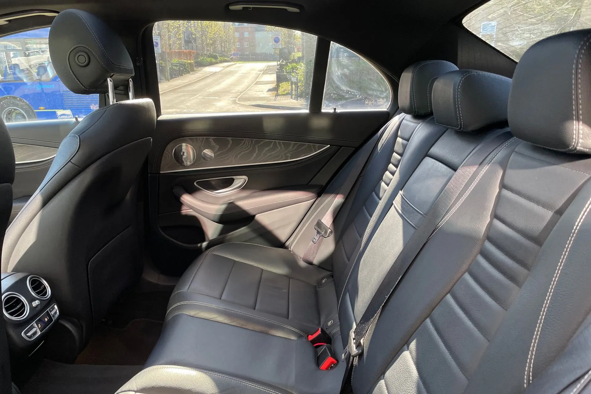 MERCEDES-BENZ E CLASS thumbnail image number 28