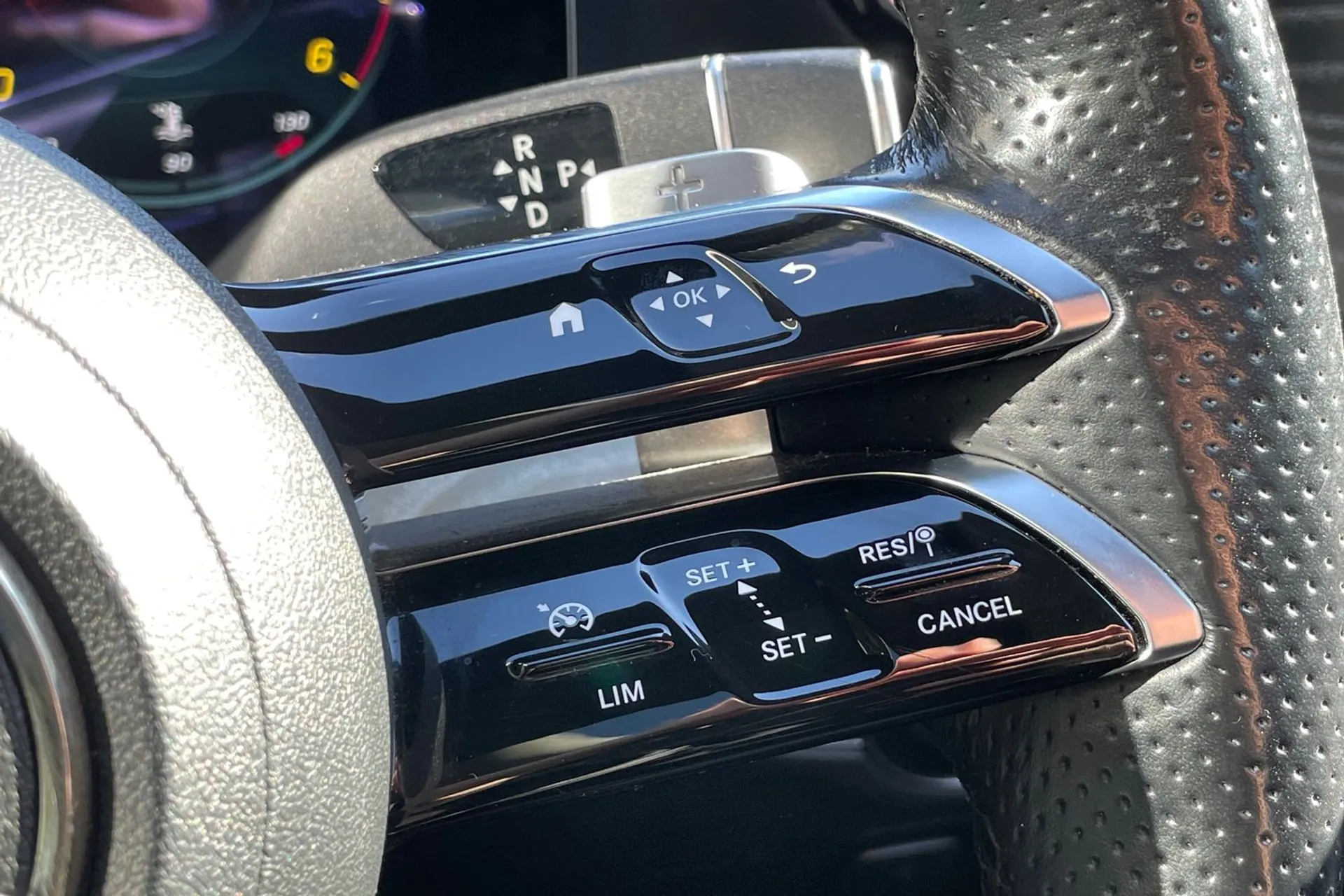MERCEDES-BENZ E CLASS thumbnail image number 35