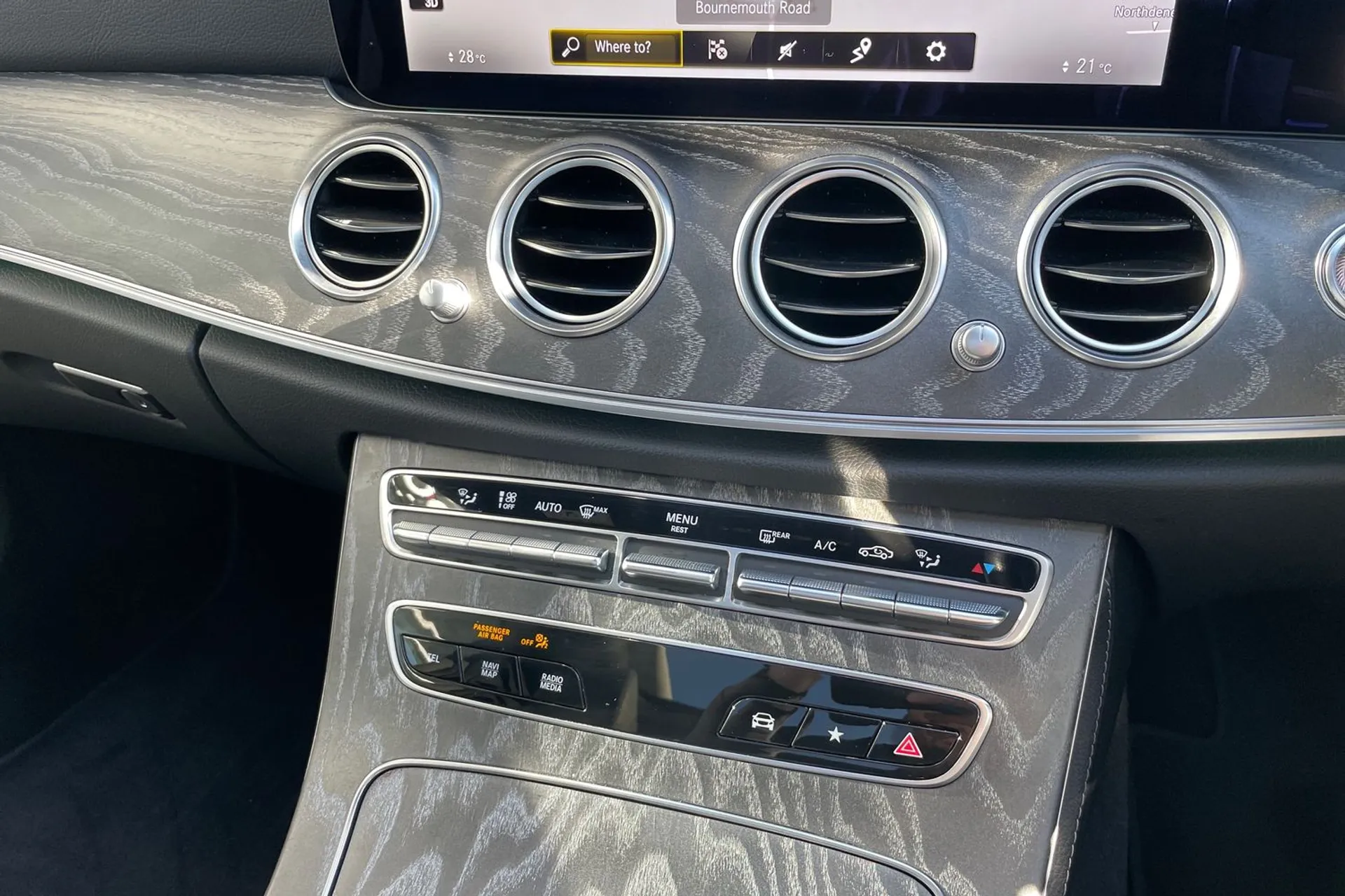 MERCEDES-BENZ E CLASS thumbnail image number 38
