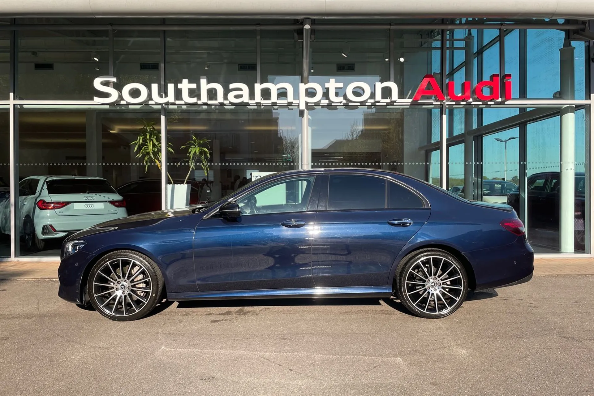 MERCEDES-BENZ E CLASS thumbnail image number 8