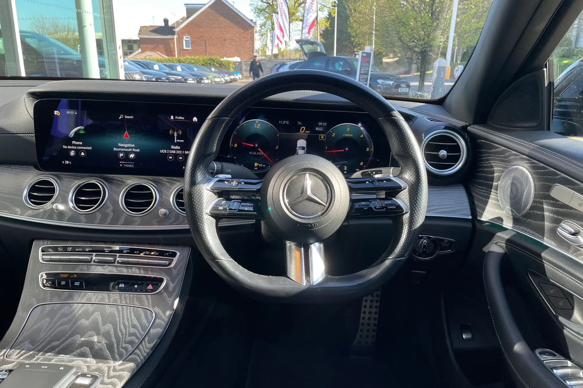 MERCEDES-BENZ E CLASS thumbnail image number 32