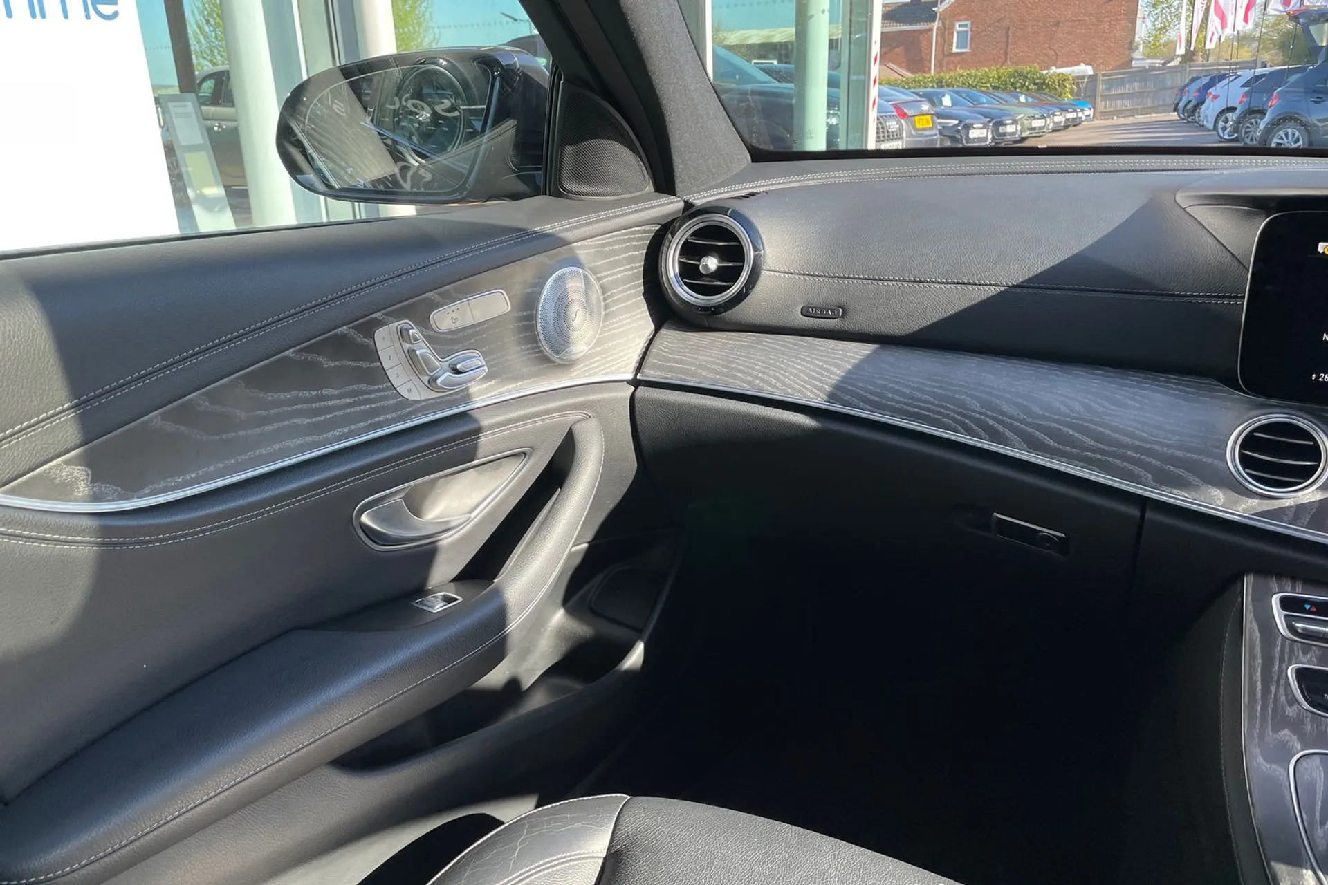 MERCEDES-BENZ E CLASS thumbnail image number 30