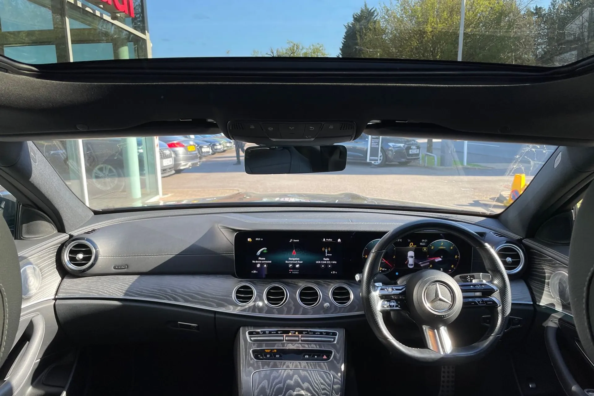 MERCEDES-BENZ E CLASS thumbnail image number 3