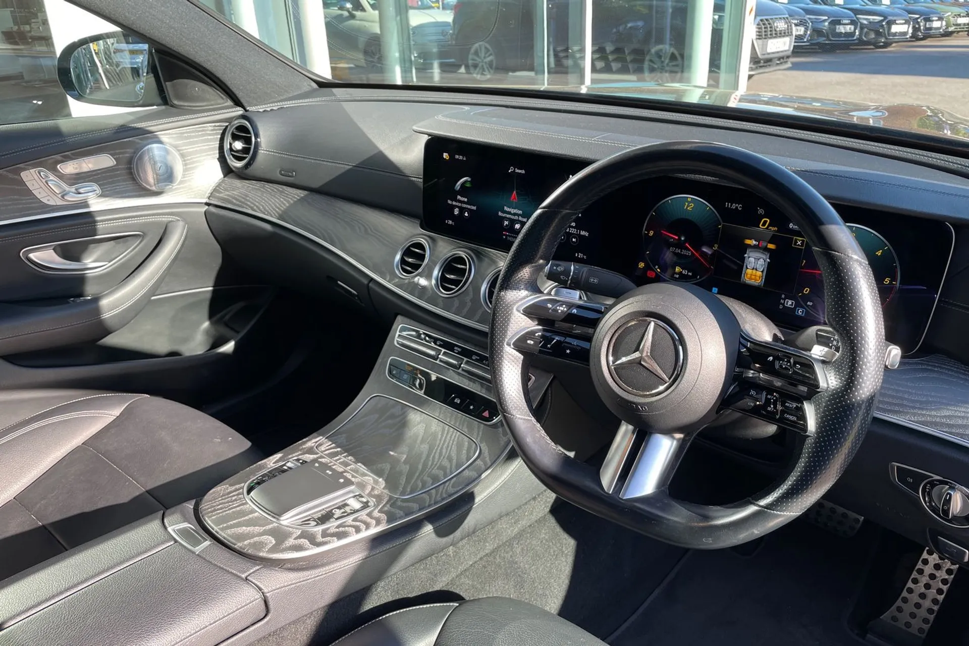 MERCEDES-BENZ E CLASS thumbnail image number 25