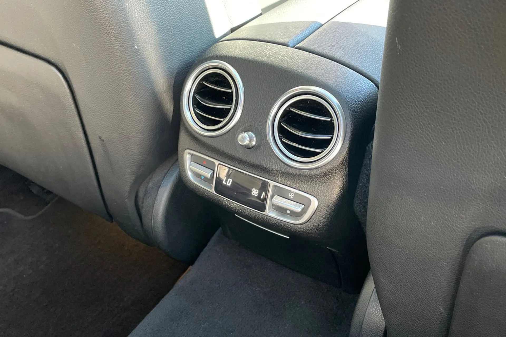 MERCEDES-BENZ E CLASS thumbnail image number 45