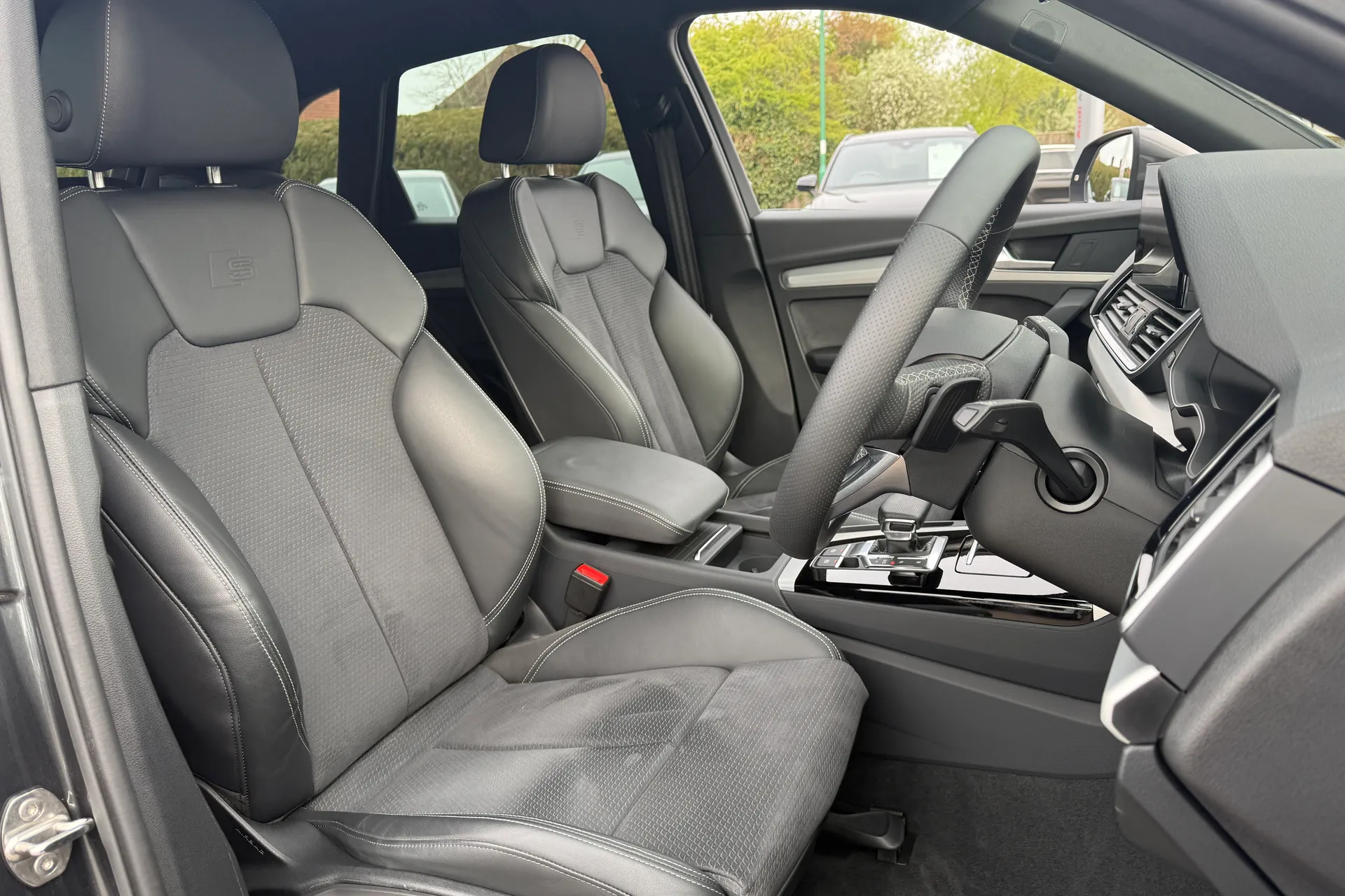 Audi Q5 thumbnail image number 28