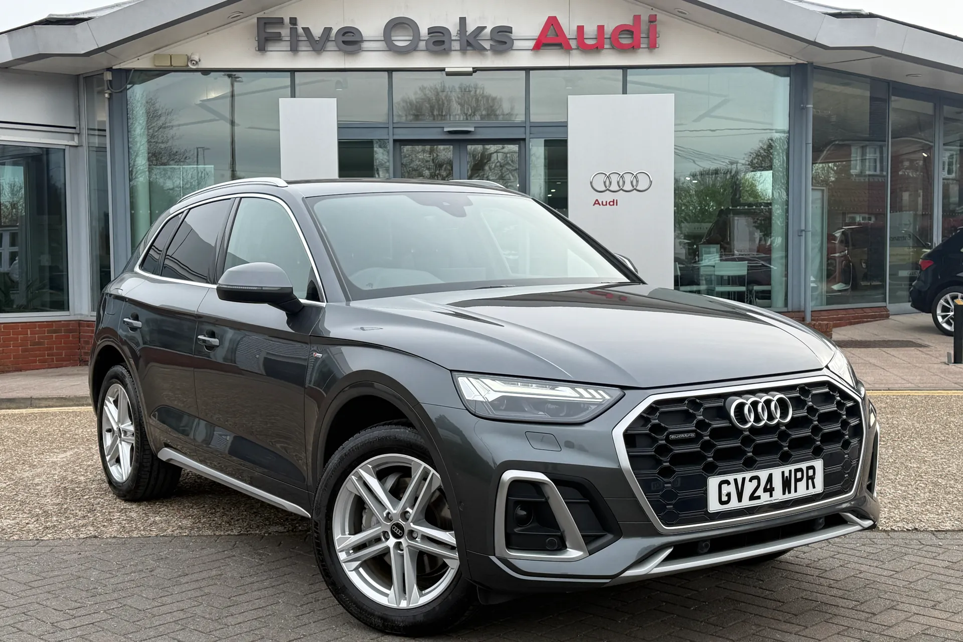 Audi Q5 focused image