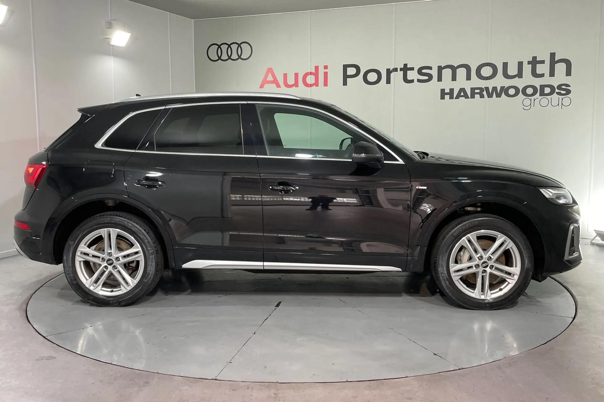 Audi Q5 thumbnail image number 2