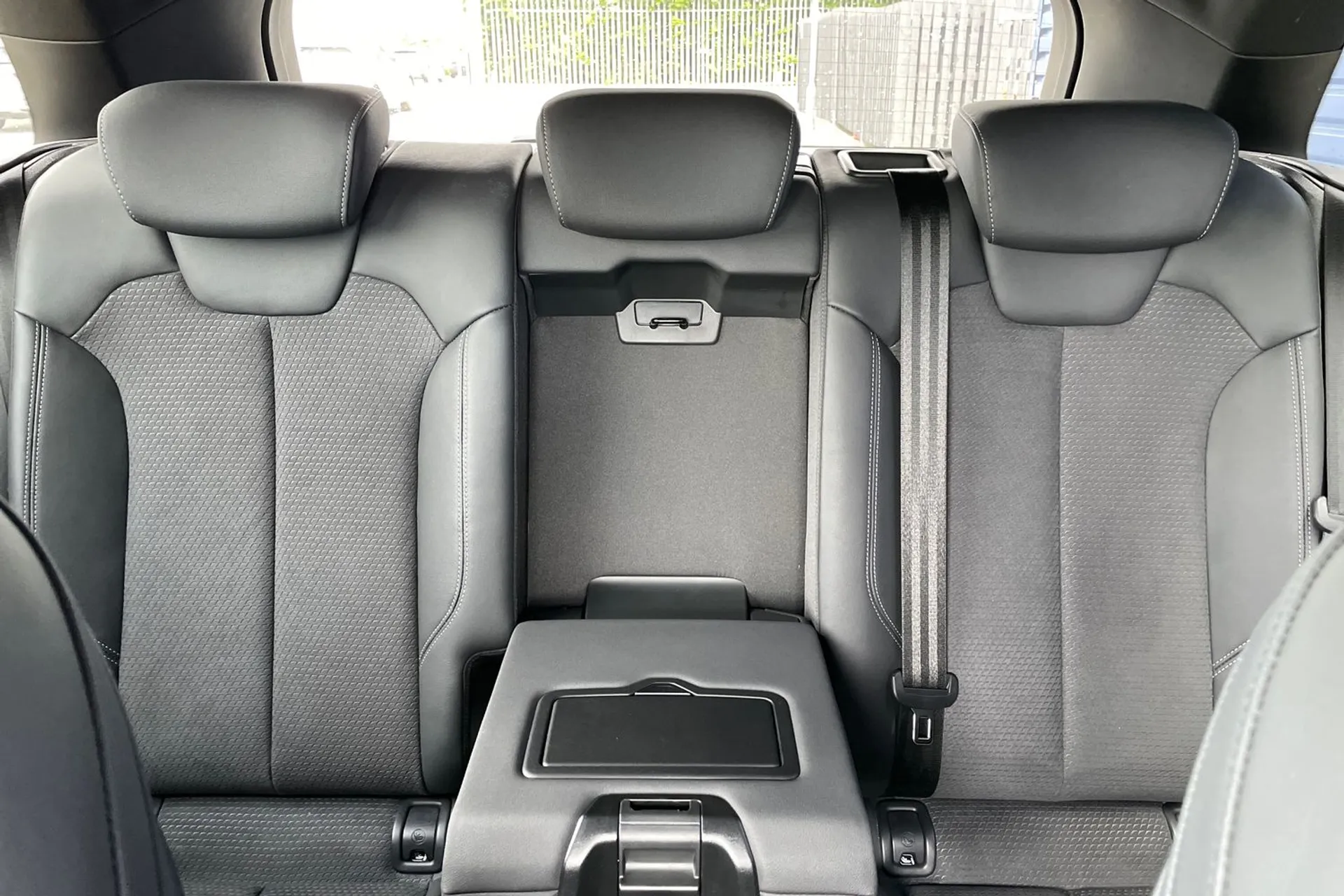 Audi Q5 thumbnail image number 37