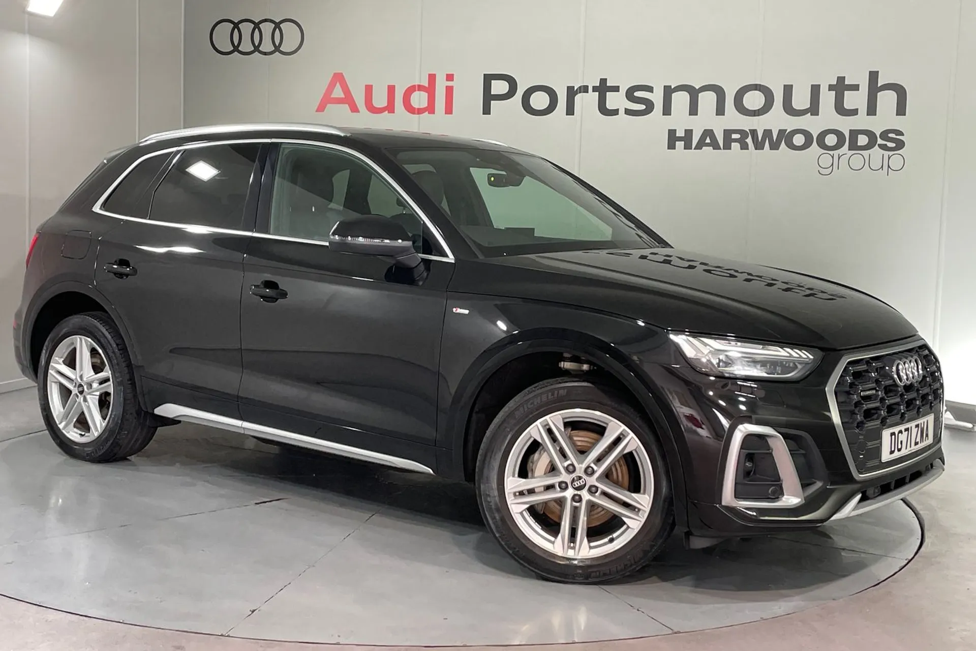 Audi Q5 focused image
