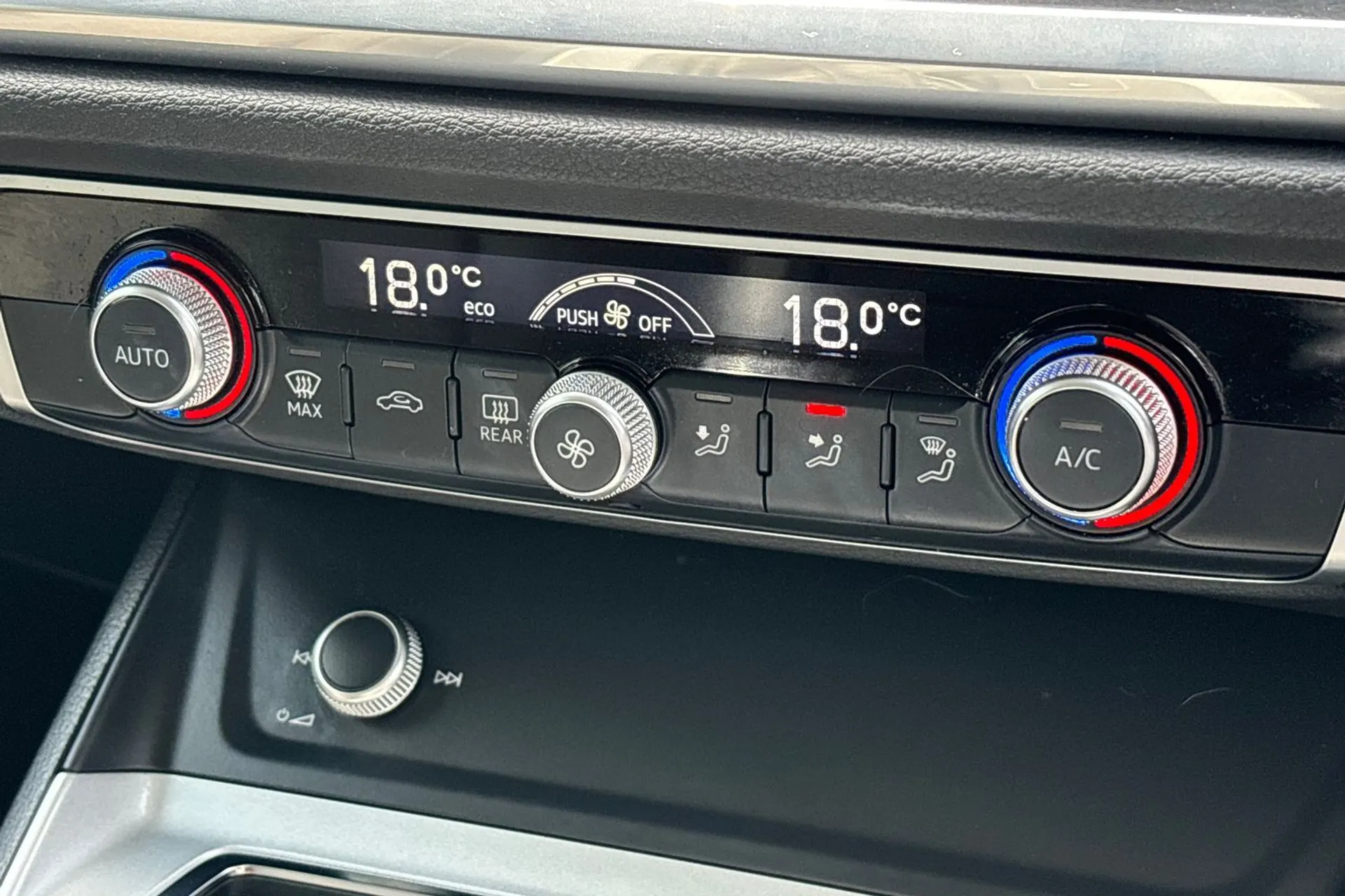 Audi Q3 thumbnail image number 39