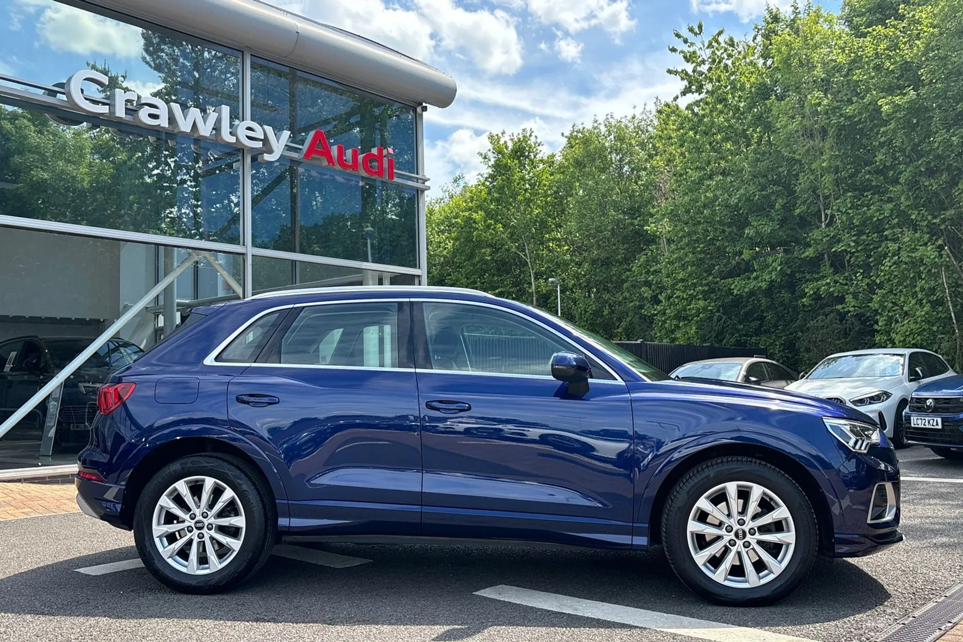 Audi Q3 thumbnail image number 2