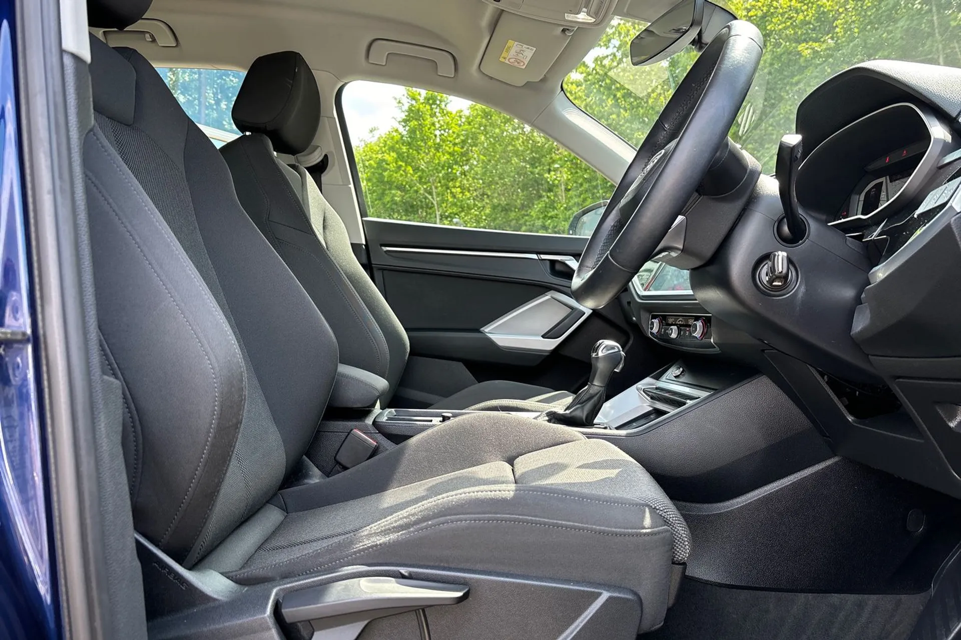 Audi Q3 thumbnail image number 24