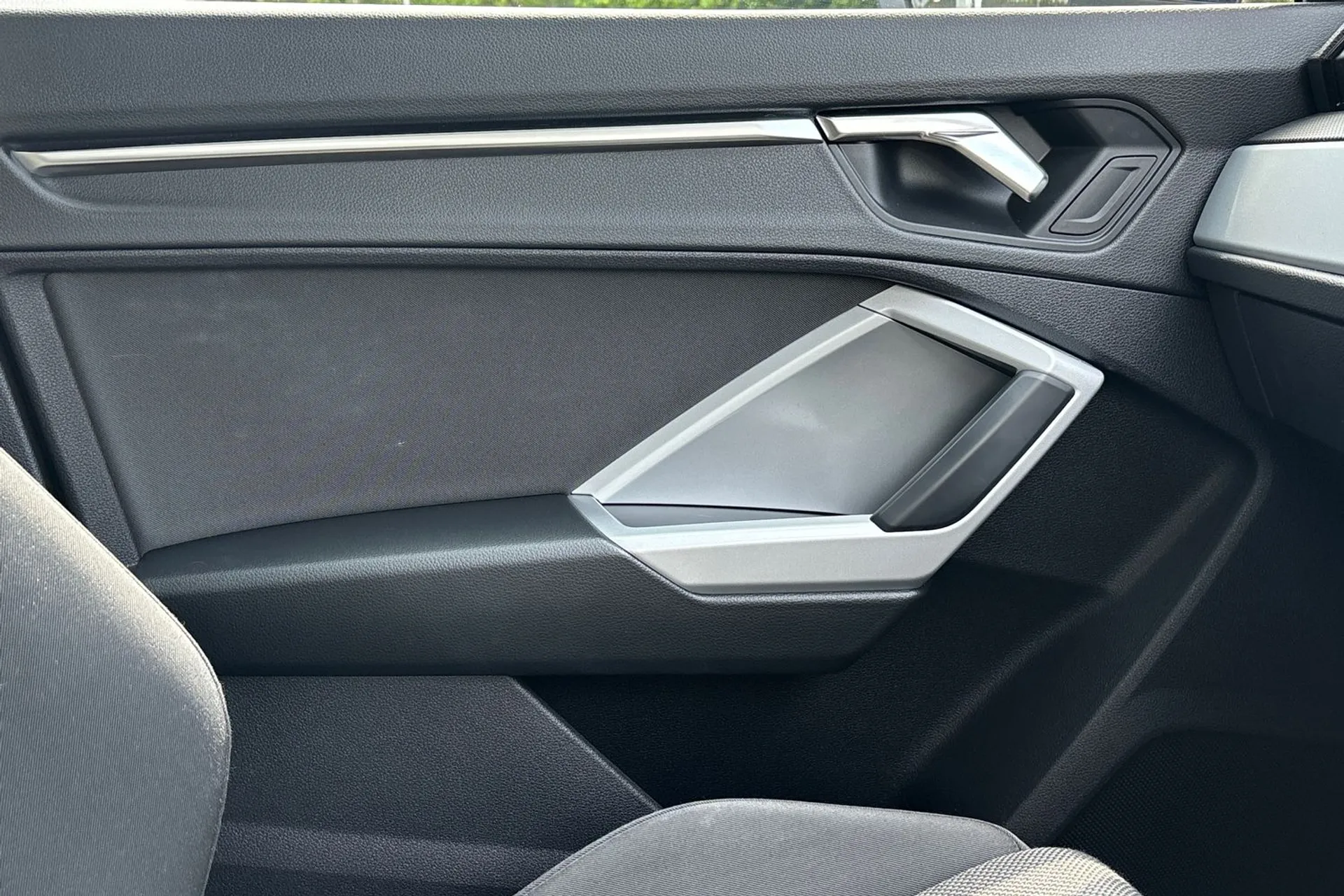 Audi Q3 thumbnail image number 40