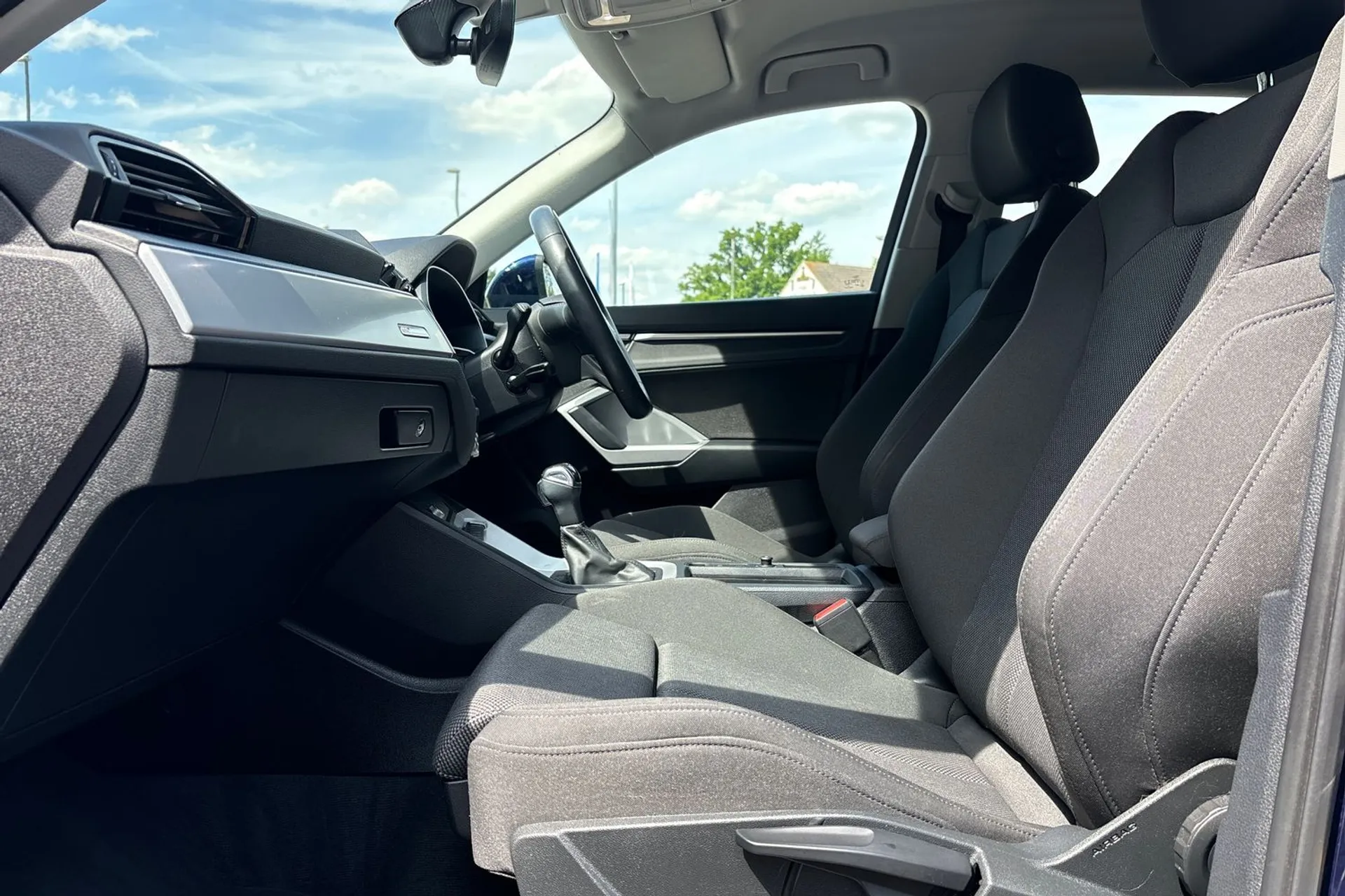 Audi Q3 thumbnail image number 27