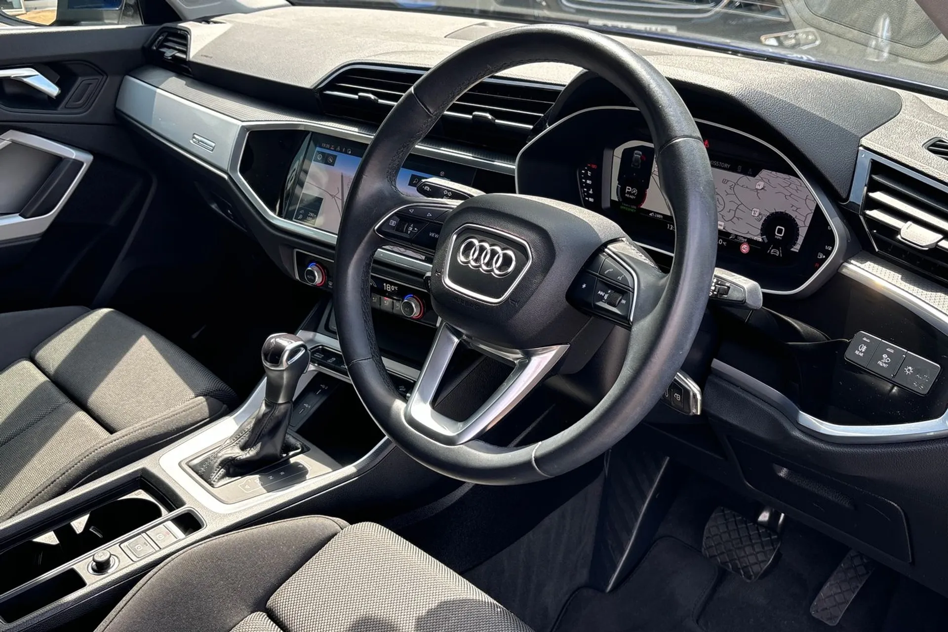 Audi Q3 thumbnail image number 25