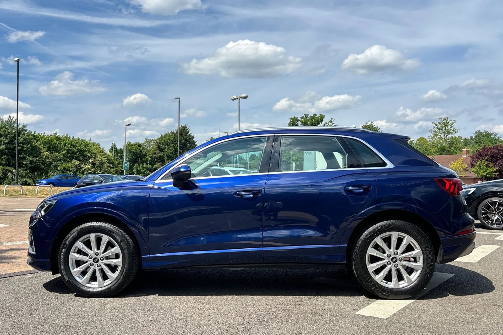 Audi Q3 thumbnail image number 9