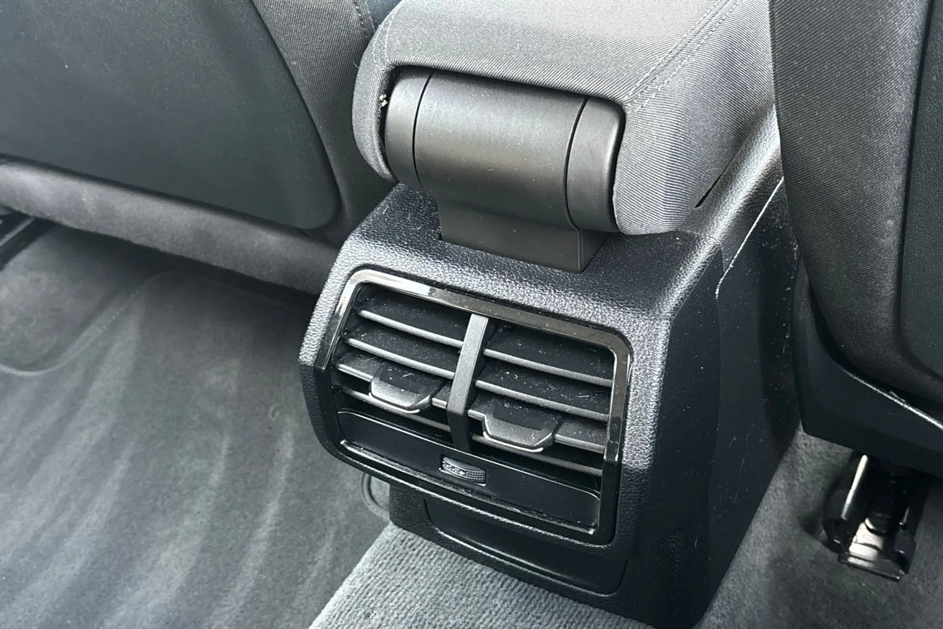 Audi Q3 thumbnail image number 47