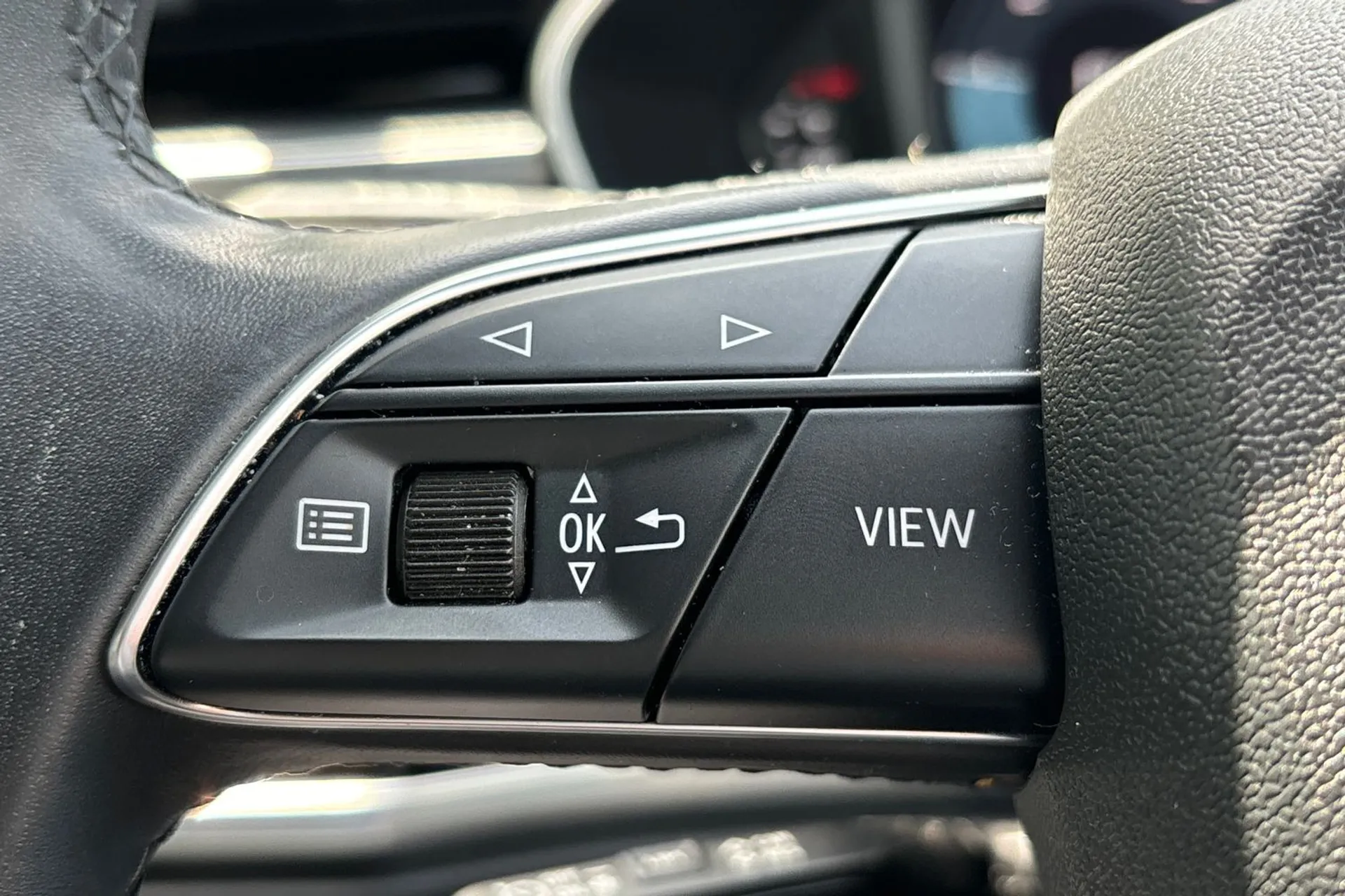 Audi Q3 thumbnail image number 36